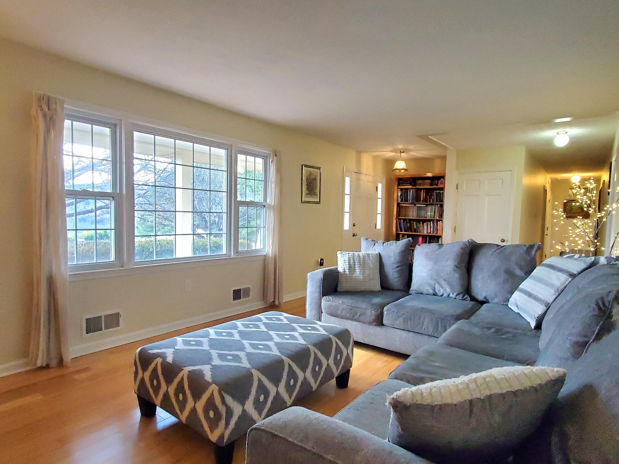 251 Mt Vista Dr