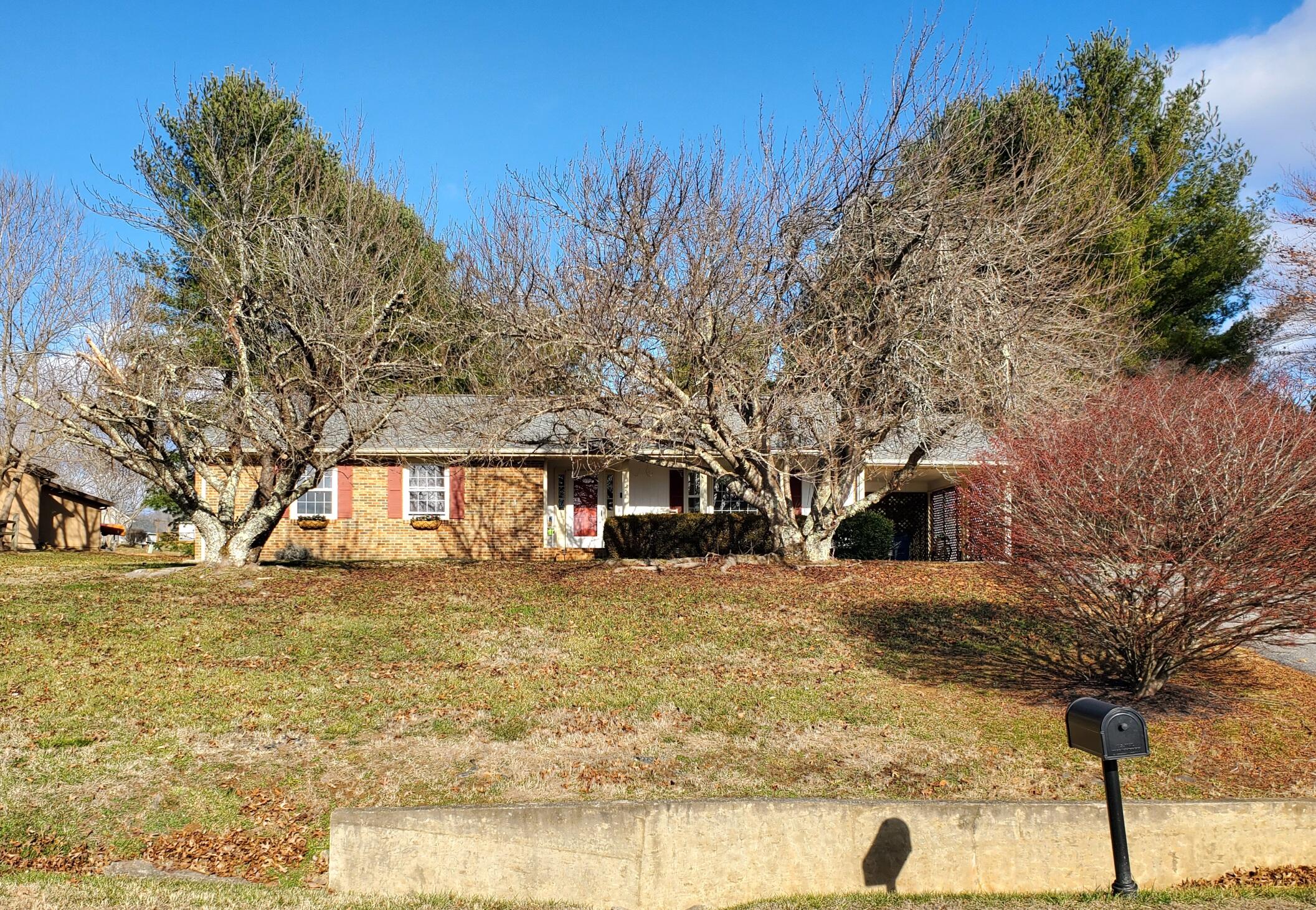 251 Mt Vista Dr