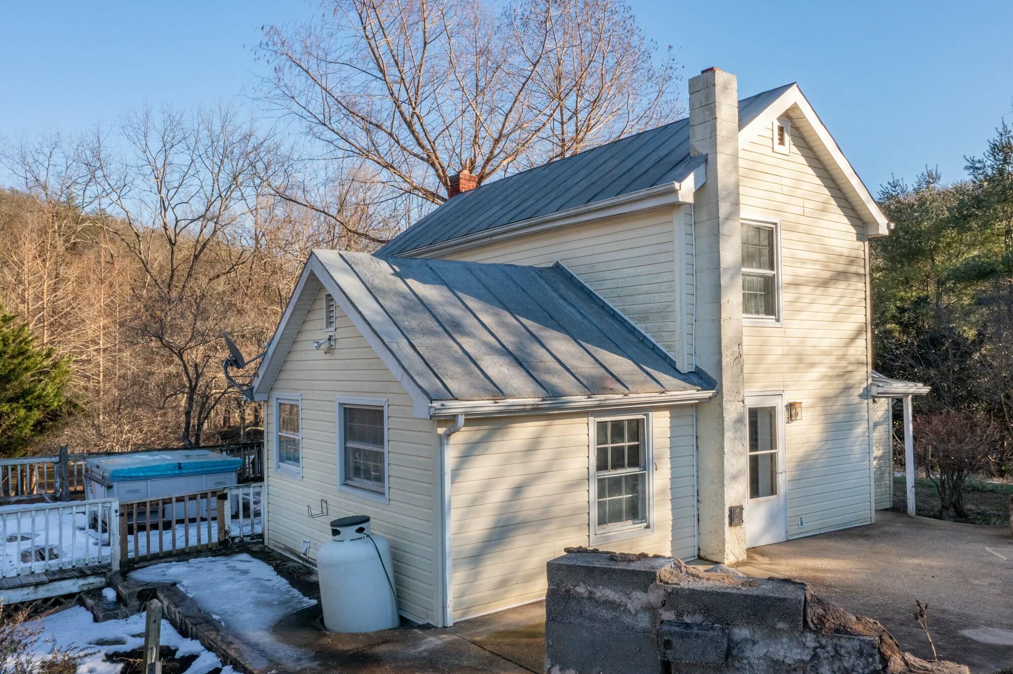 4 Coleman Ln