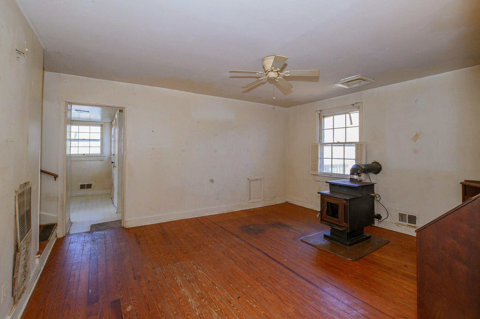 4 Coleman Ln