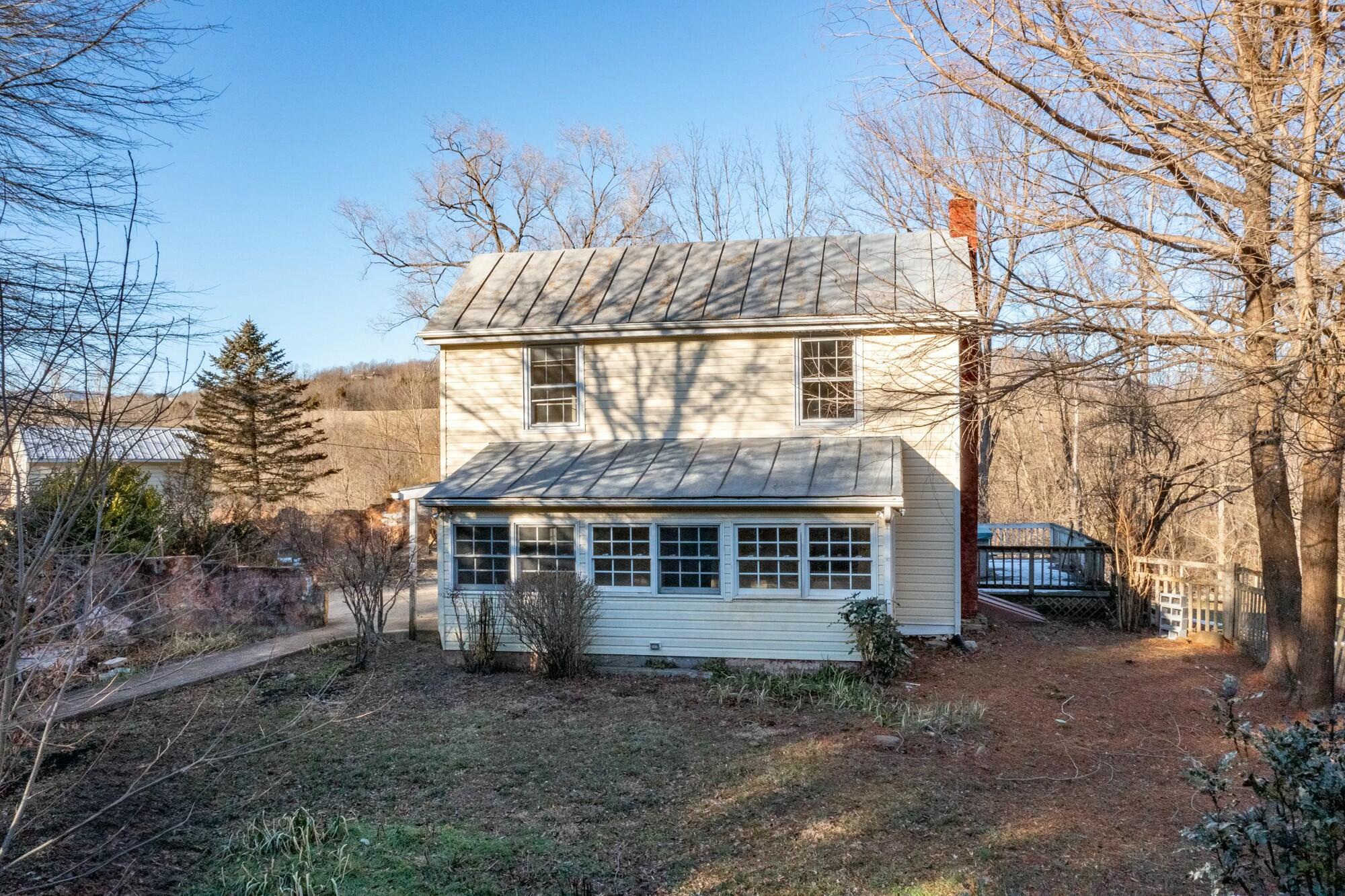 4 Coleman Ln