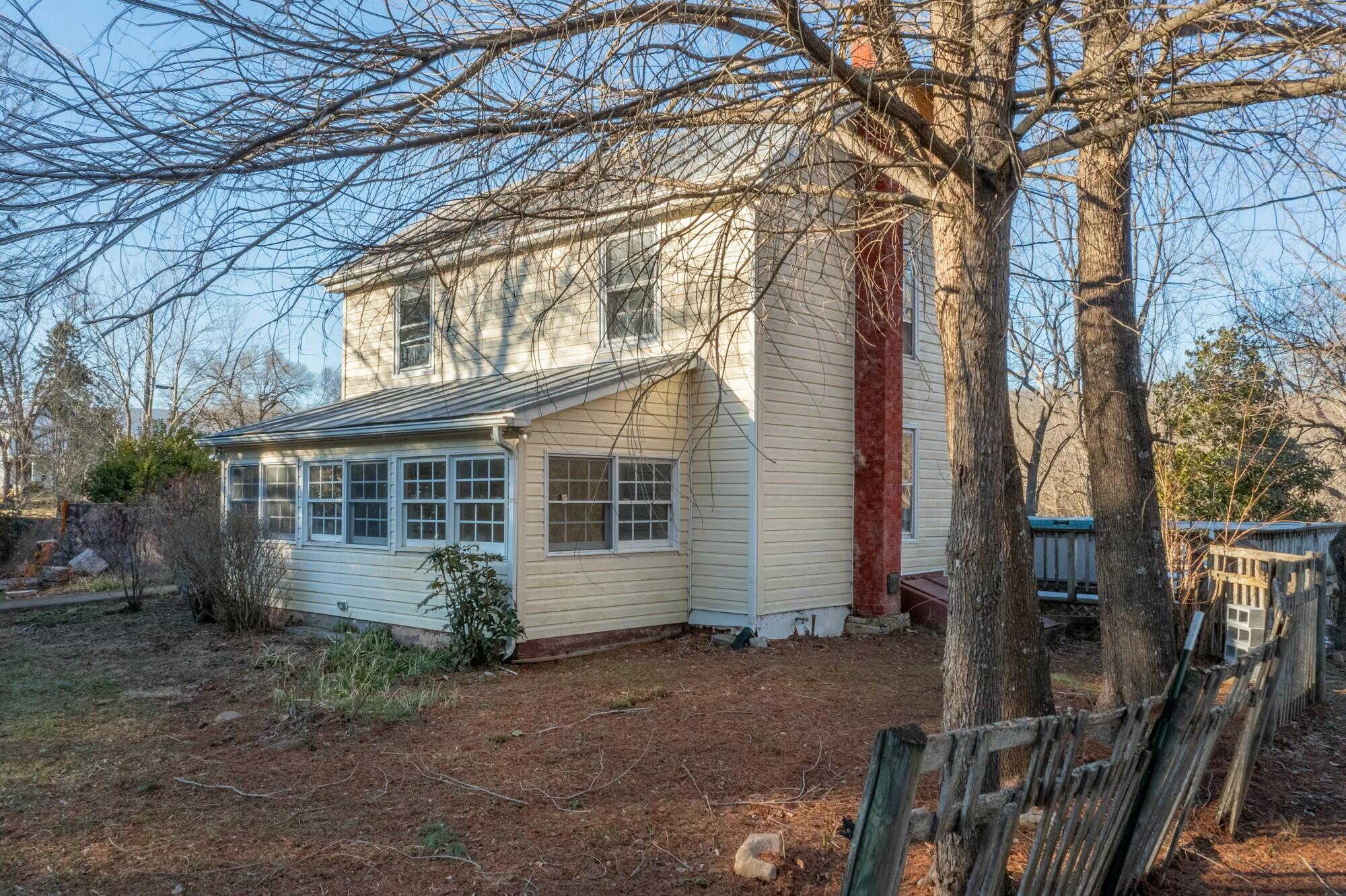 4 Coleman Ln