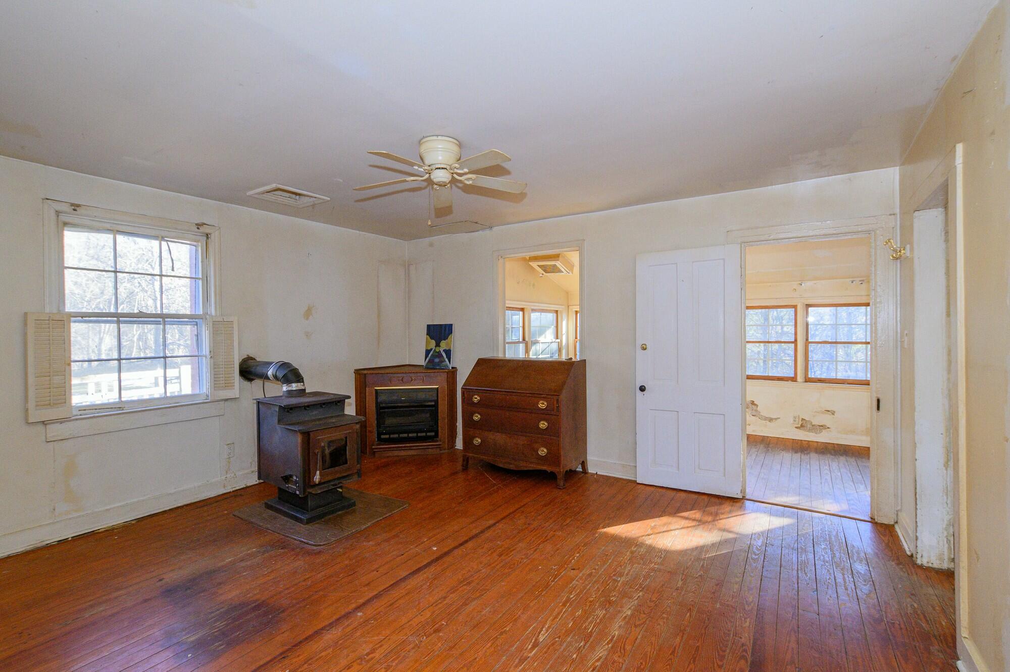 4 Coleman Ln