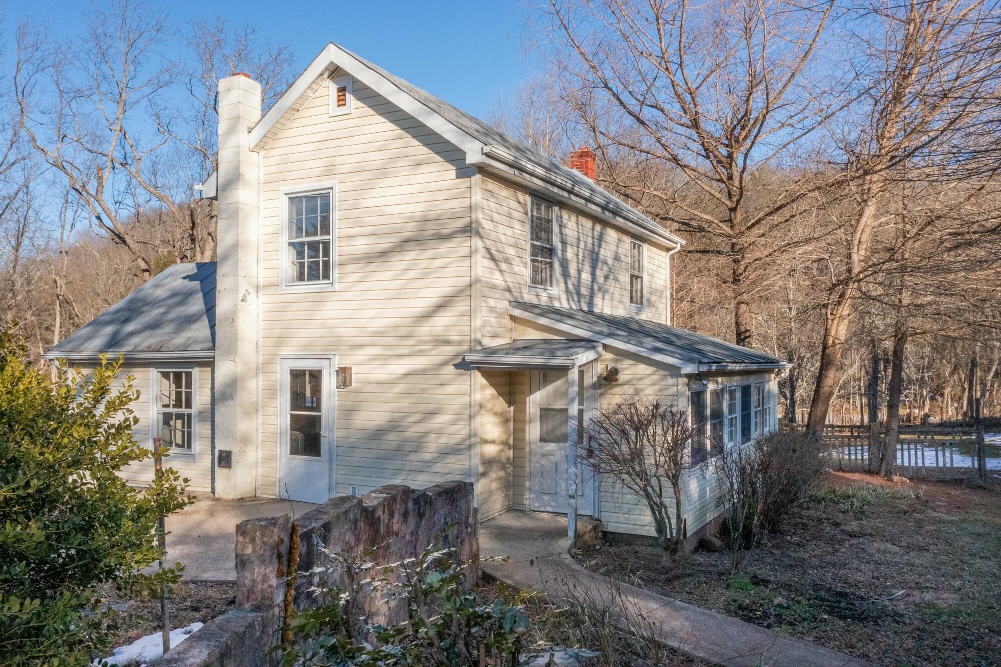 4 Coleman Ln