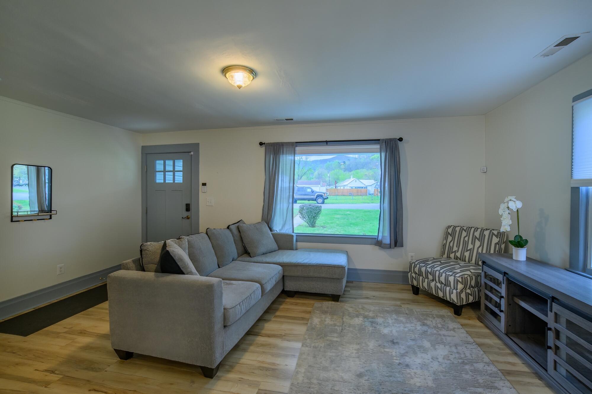 1213 Woodland Ave