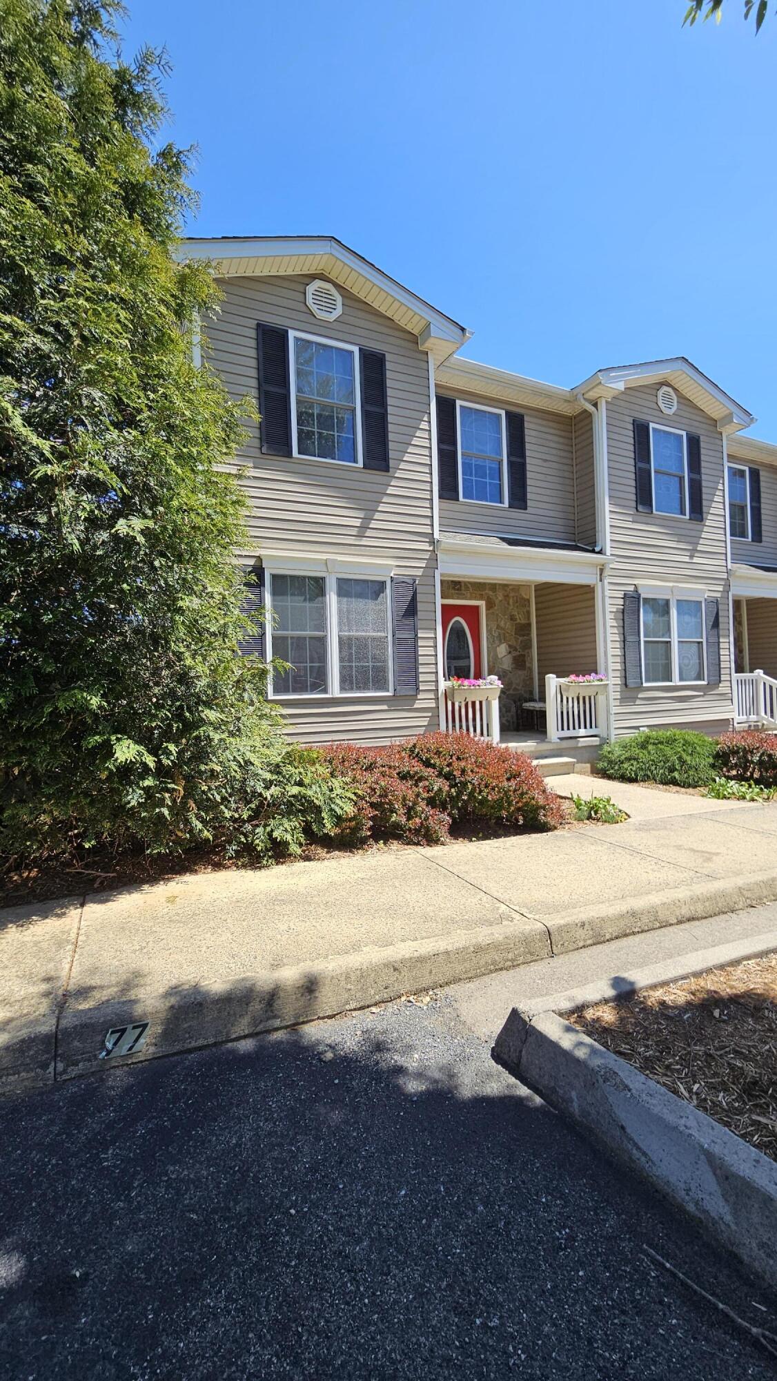 77 Pinnacle Ln