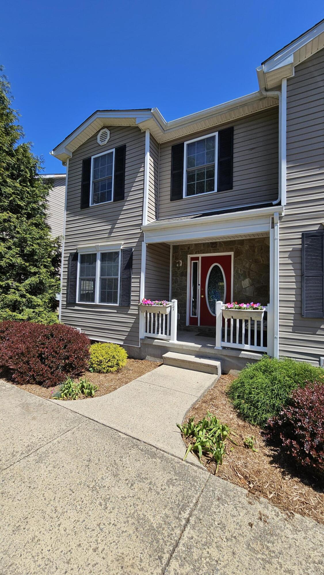 77 Pinnacle Ln
