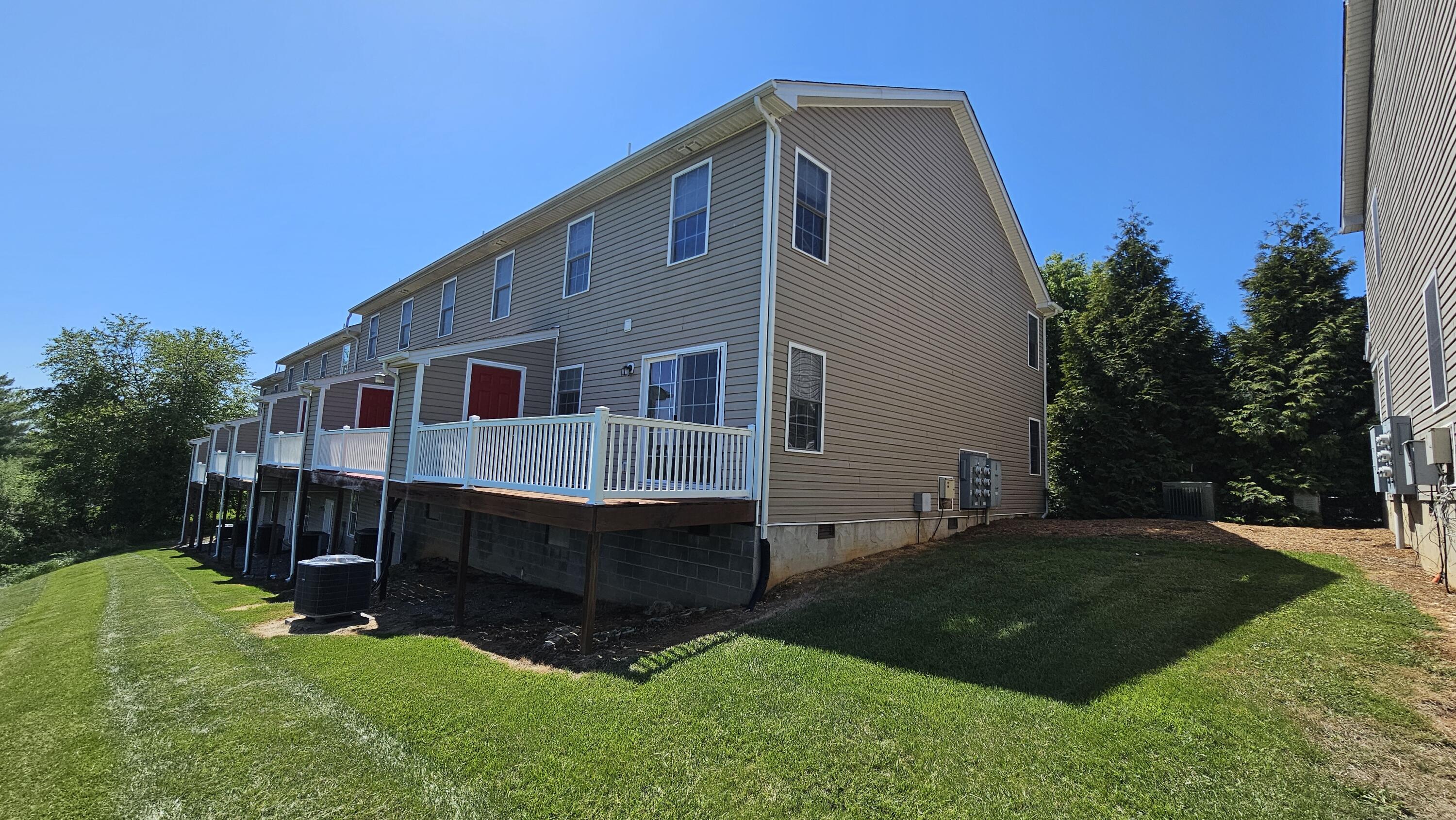 77 Pinnacle Ln