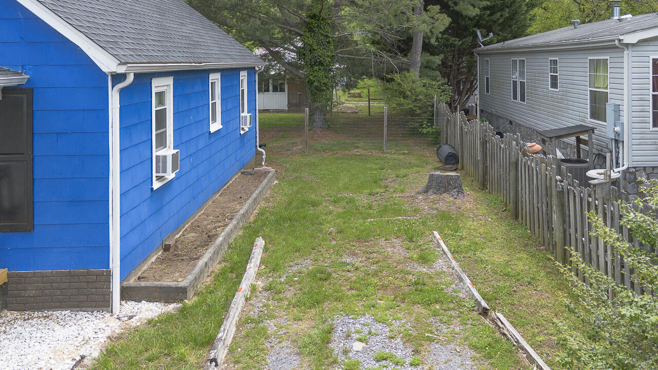 1716 Maple Ave
