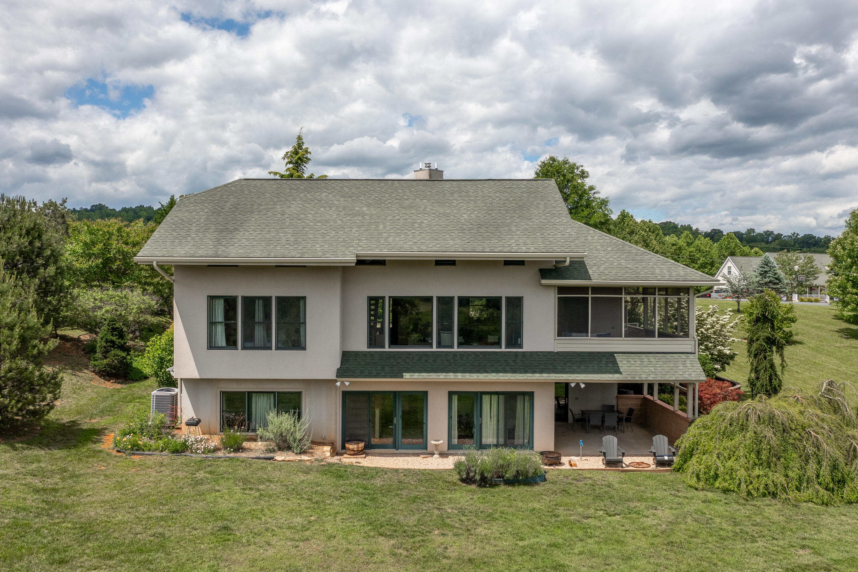 35 Meadow Heights Ln