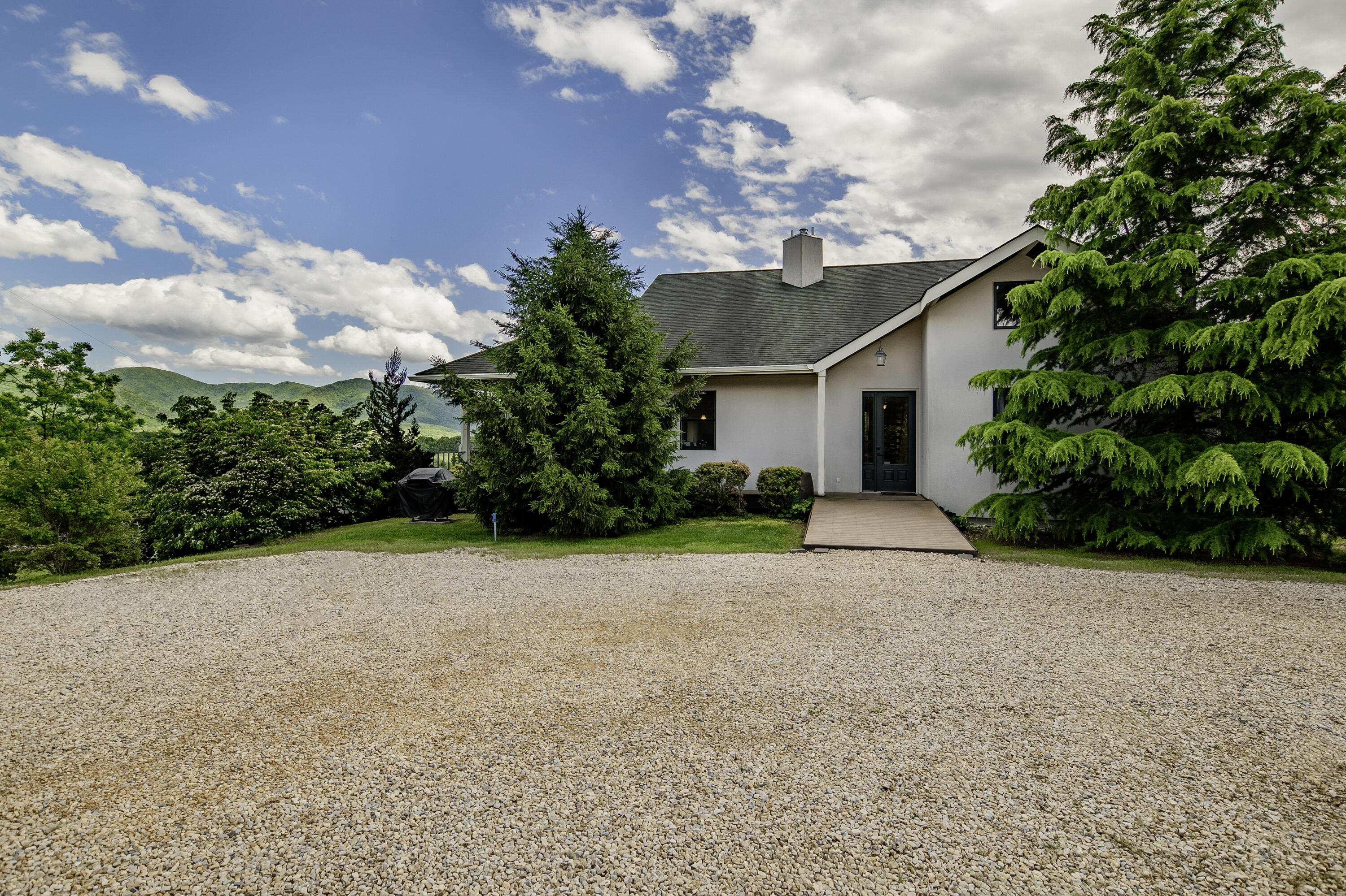 35 Meadow Heights Ln