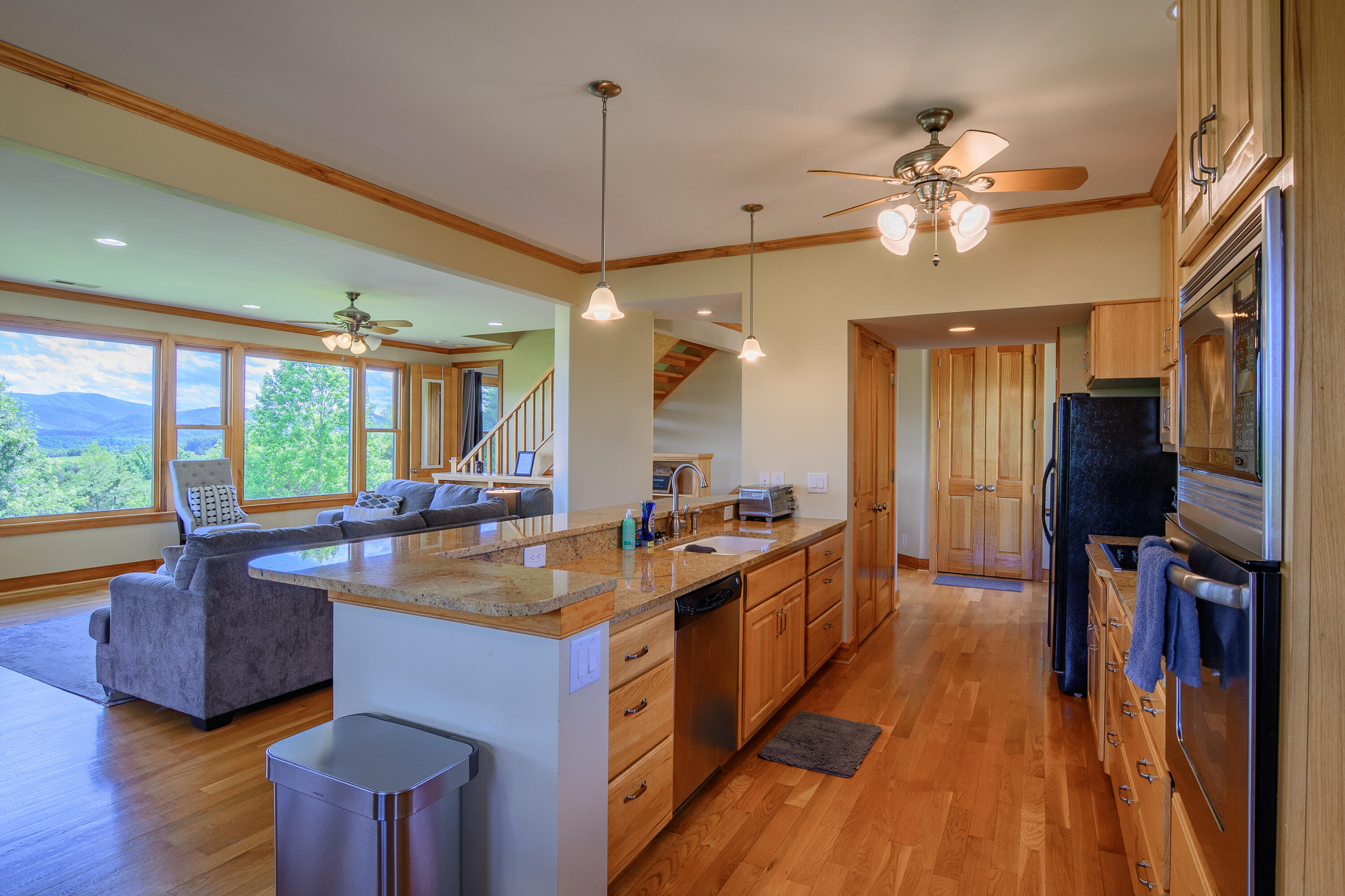35 Meadow Heights Ln