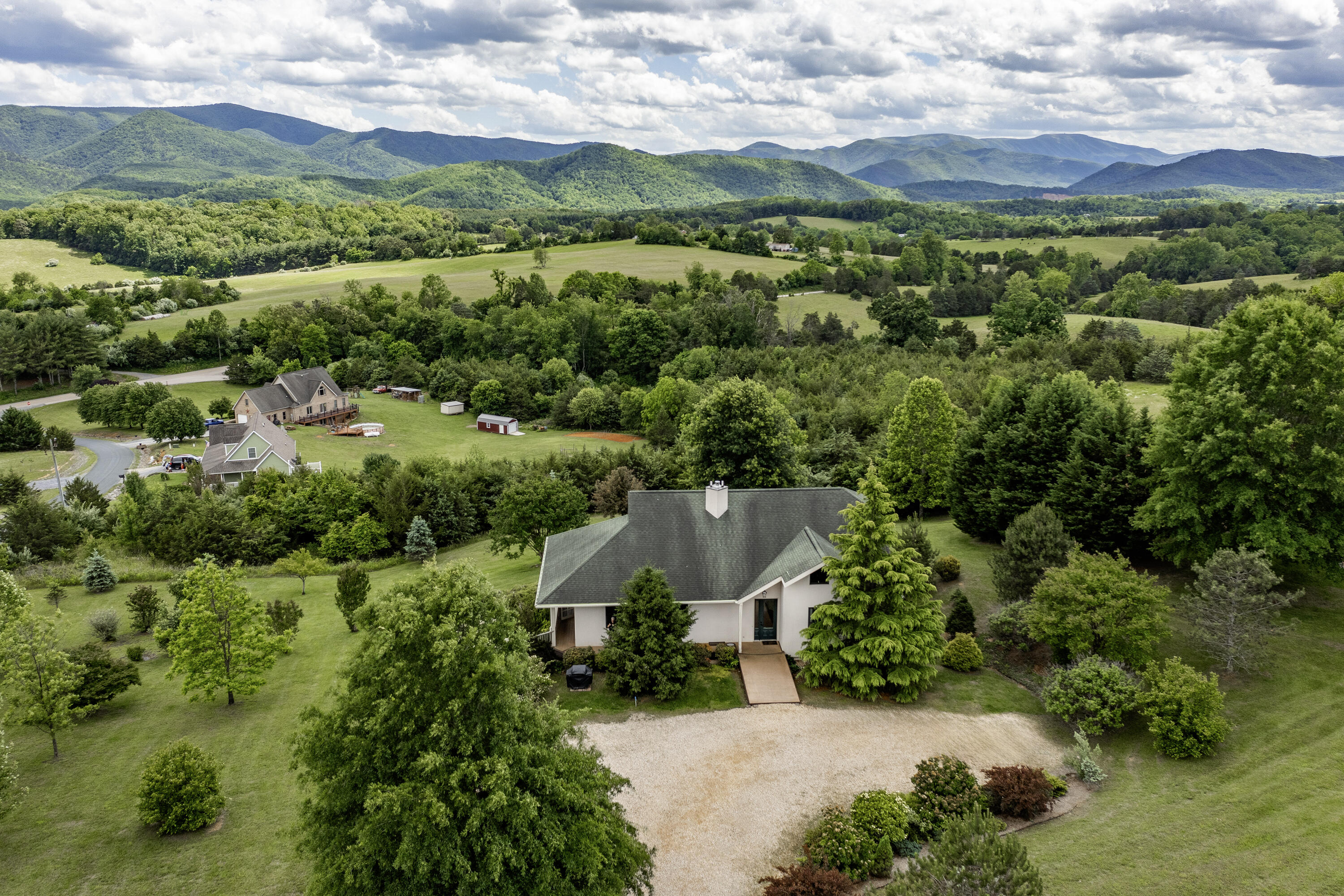 35 Meadow Heights Ln