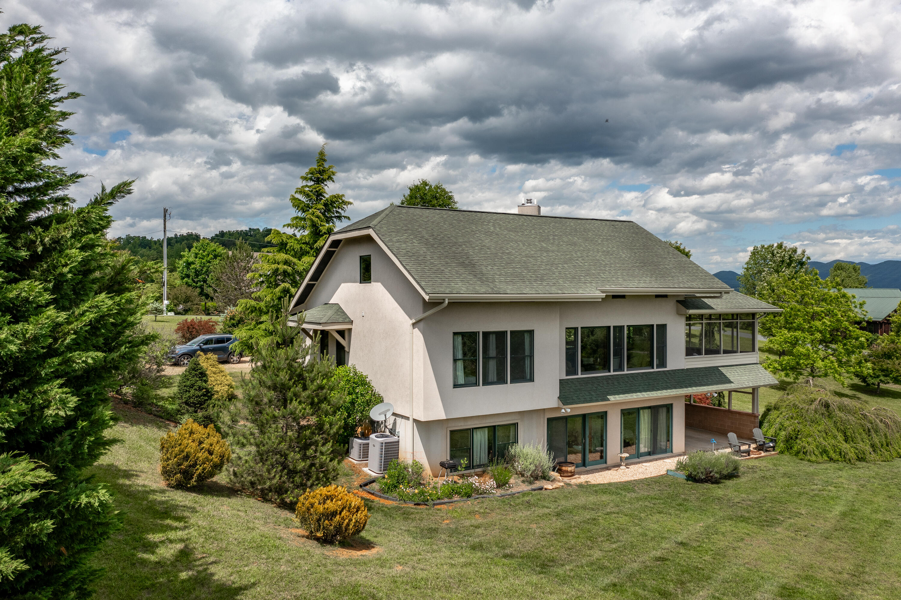 35 Meadow Heights Ln