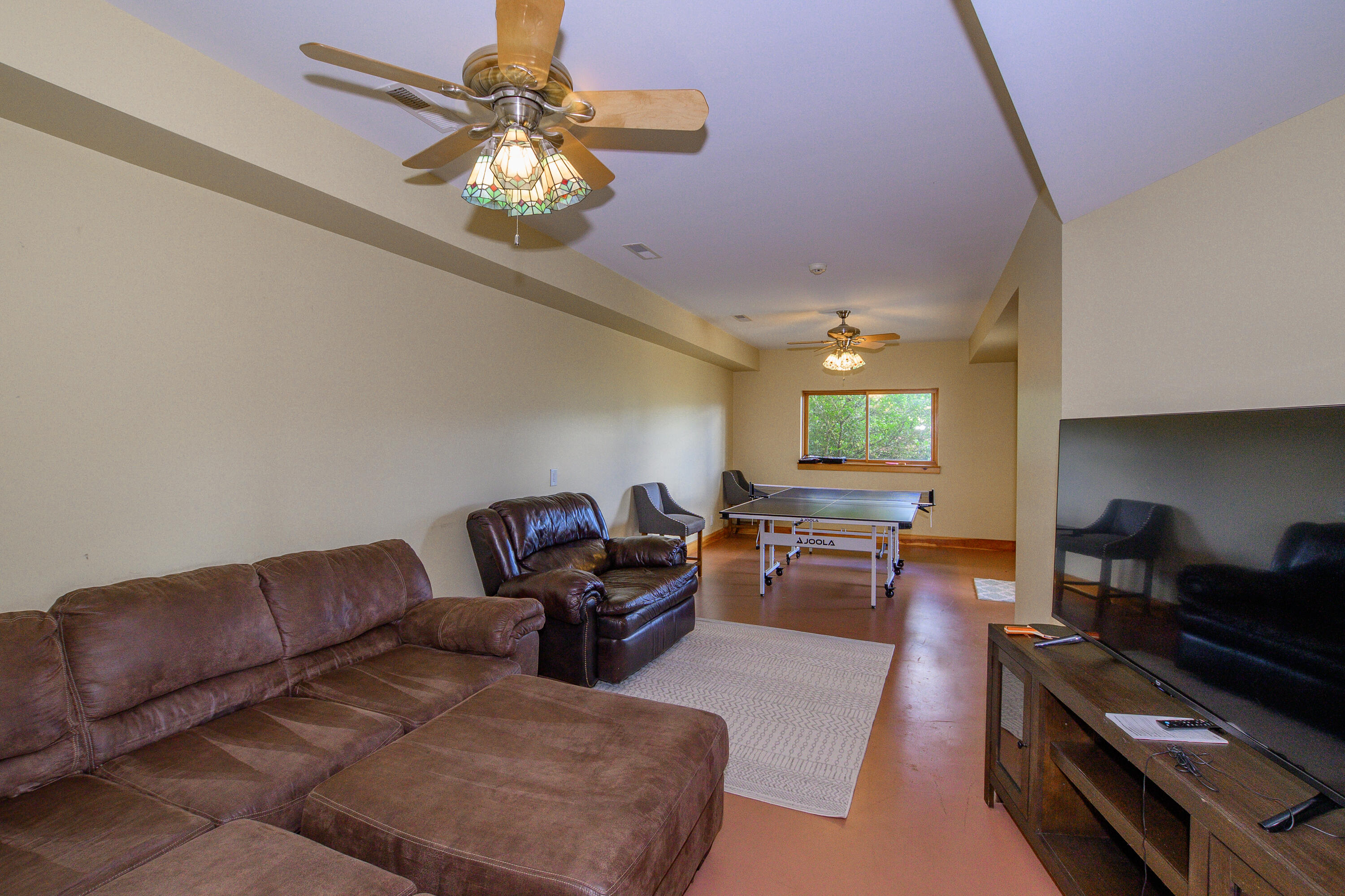 35 Meadow Heights Ln