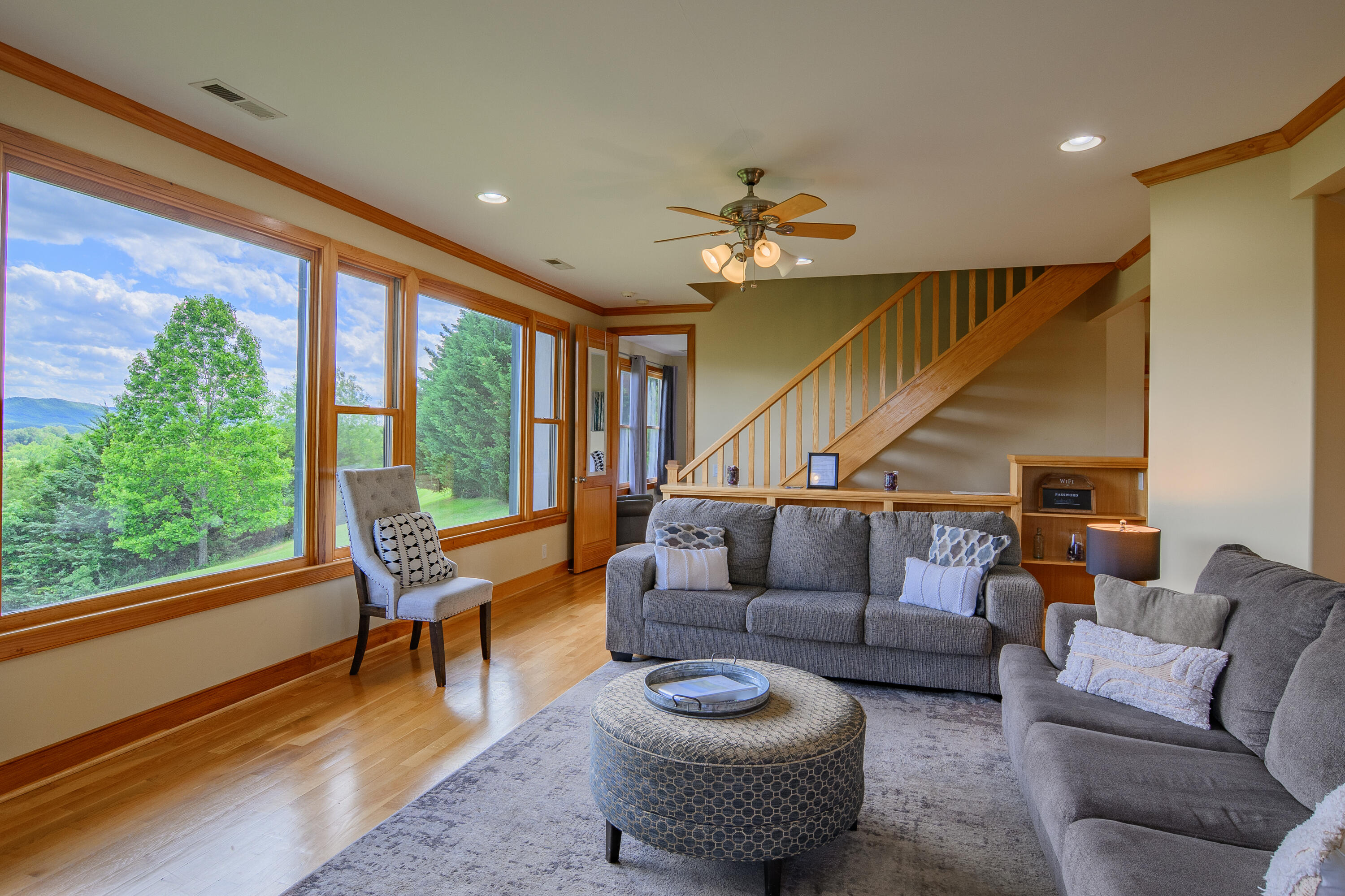 35 Meadow Heights Ln