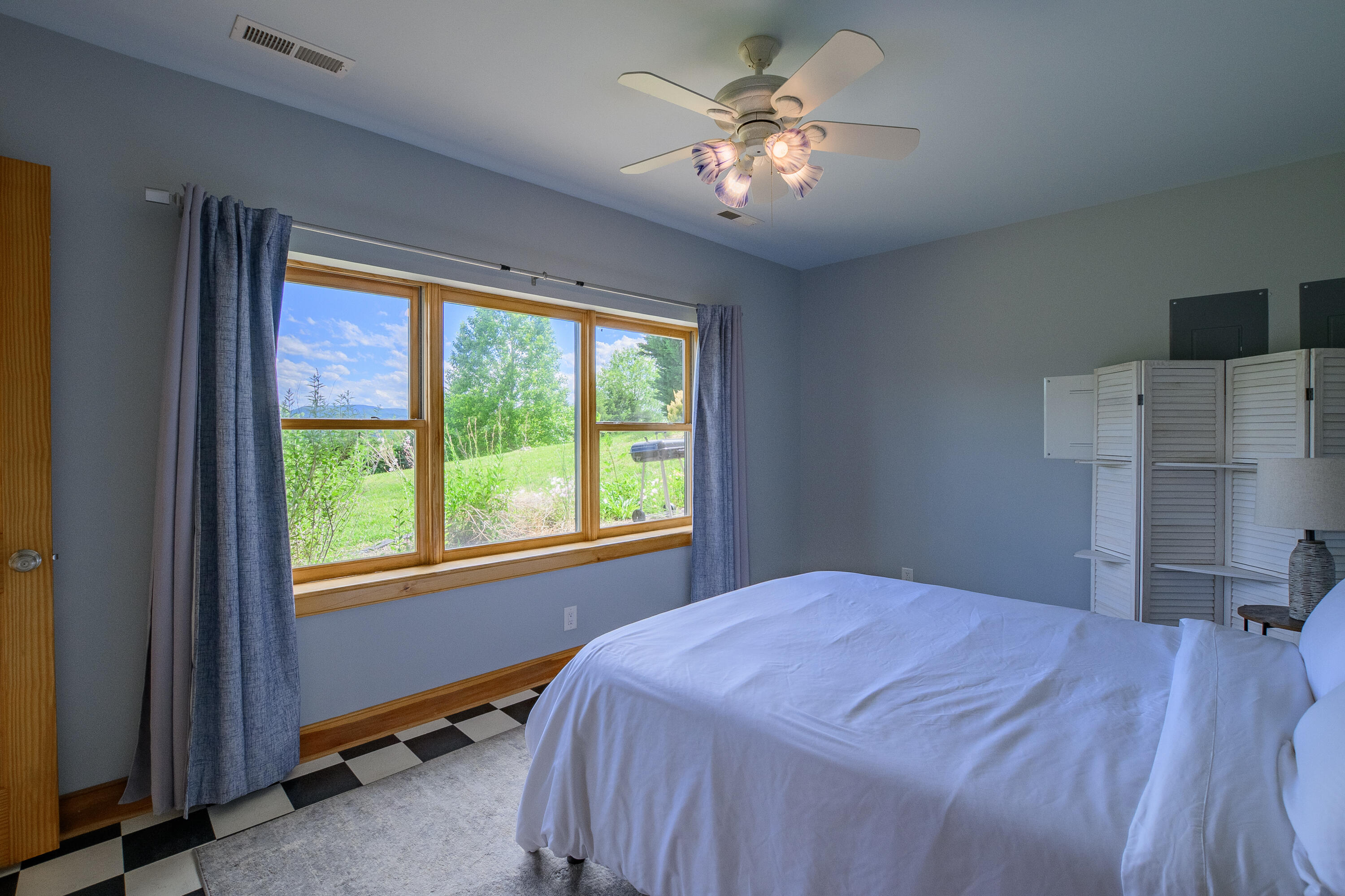 35 Meadow Heights Ln
