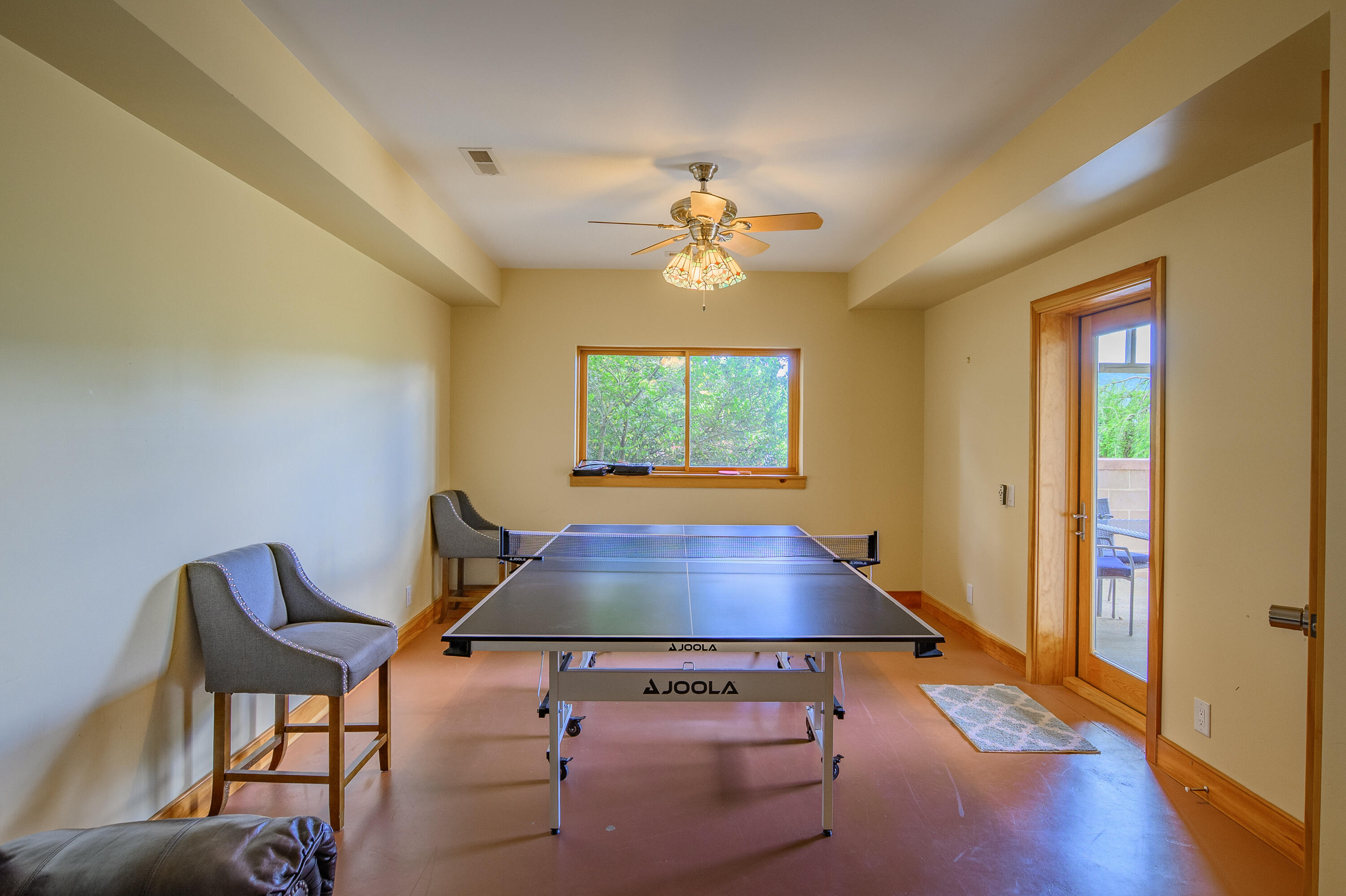 35 Meadow Heights Ln