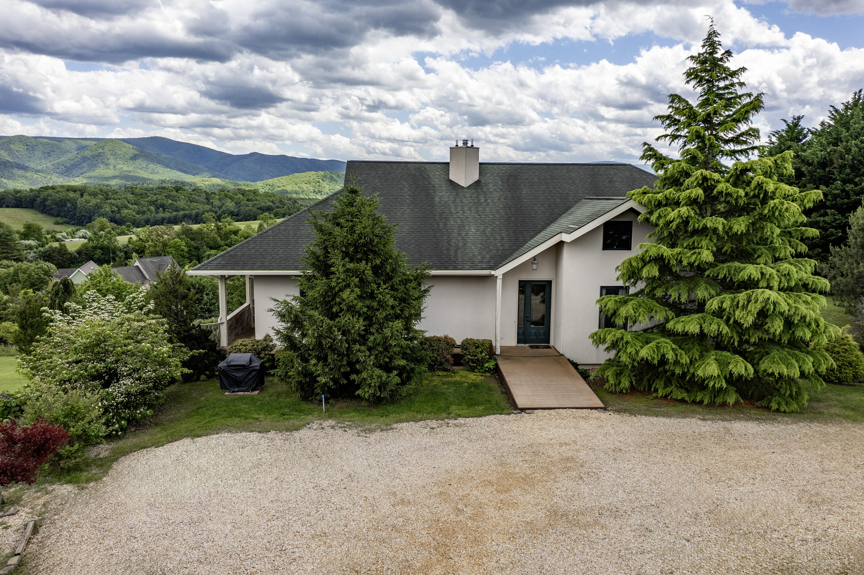 35 Meadow Heights Ln