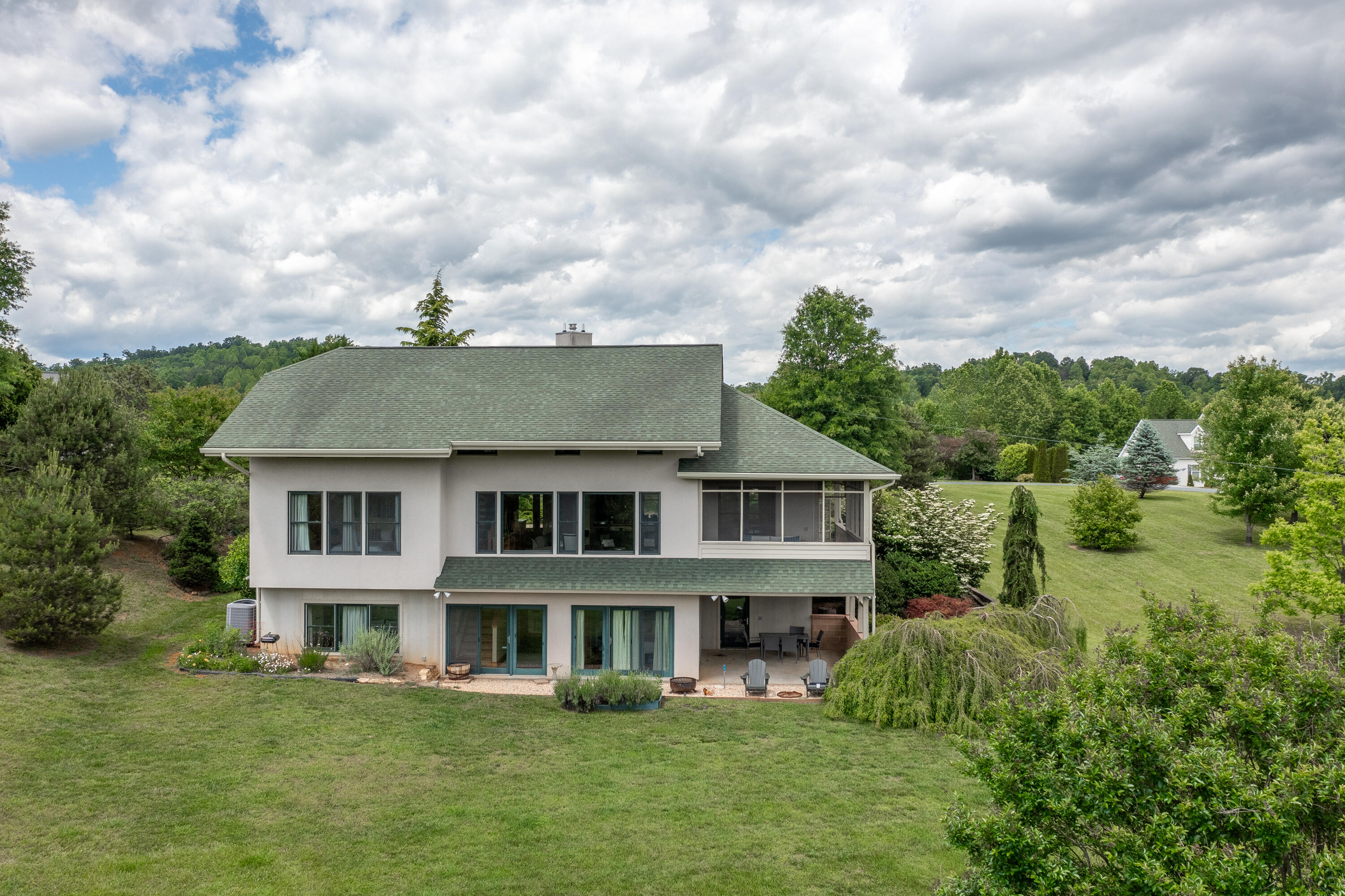 35 Meadow Heights Ln