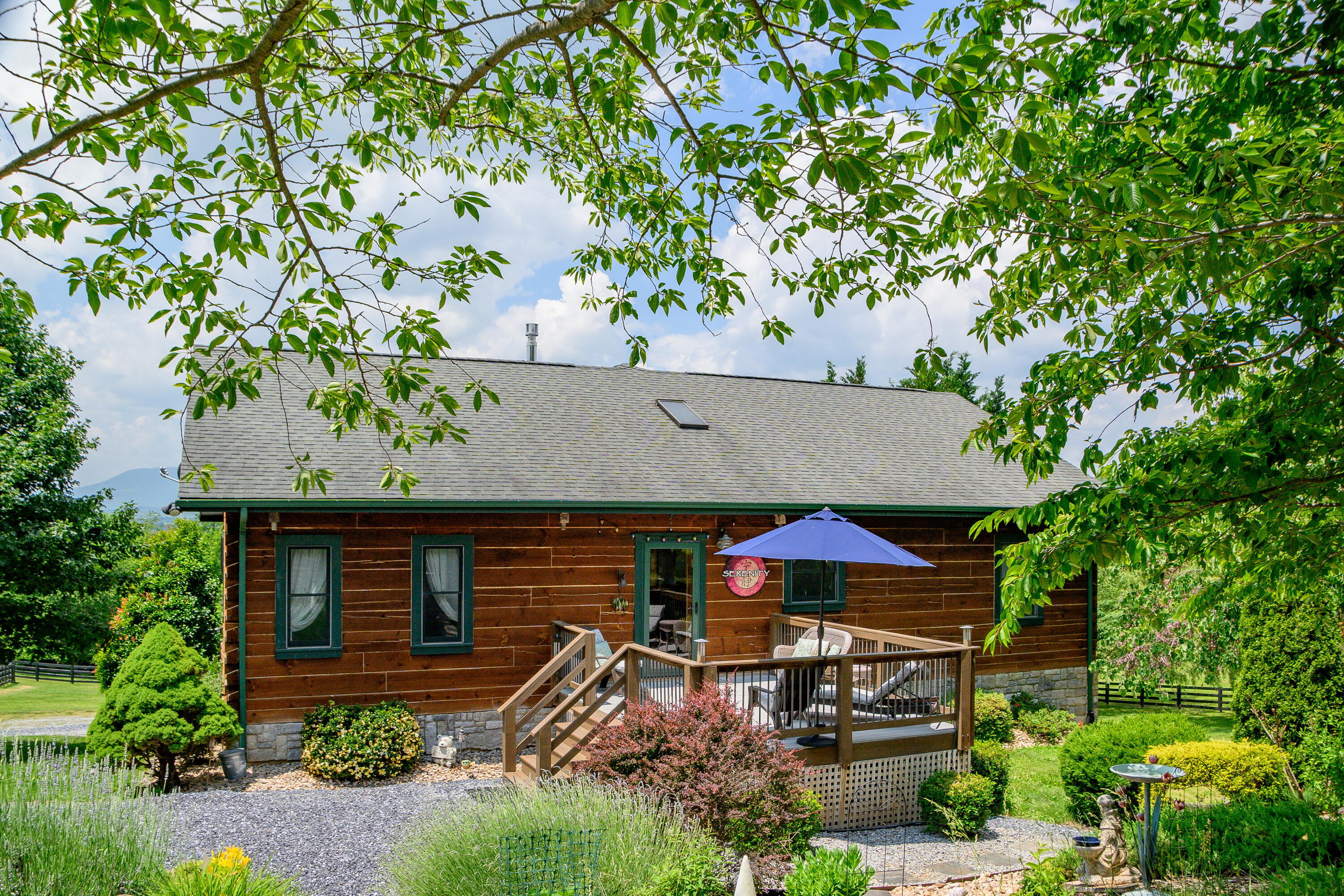 140 Cherry Ridge Ln
