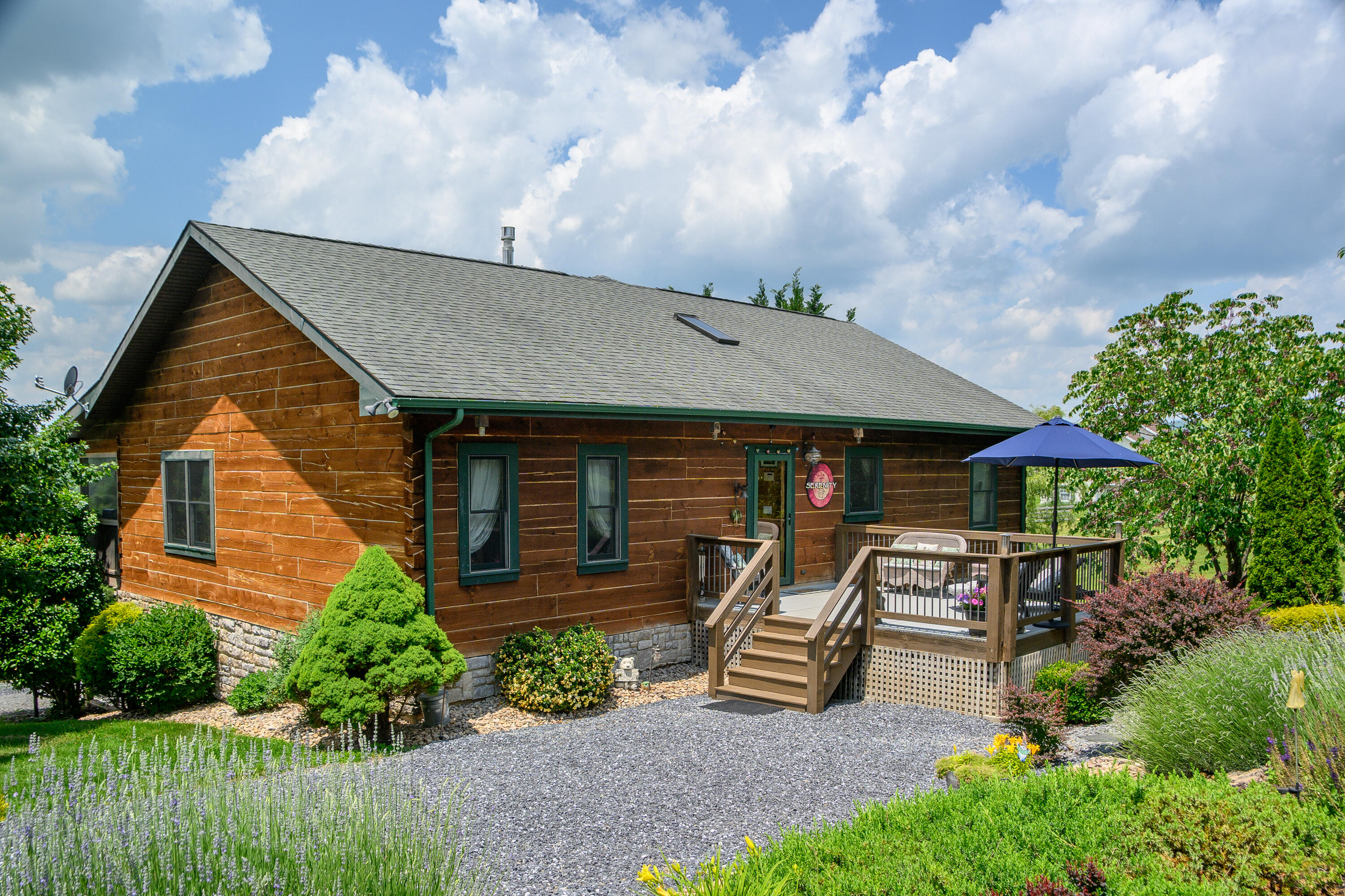 140 Cherry Ridge Ln