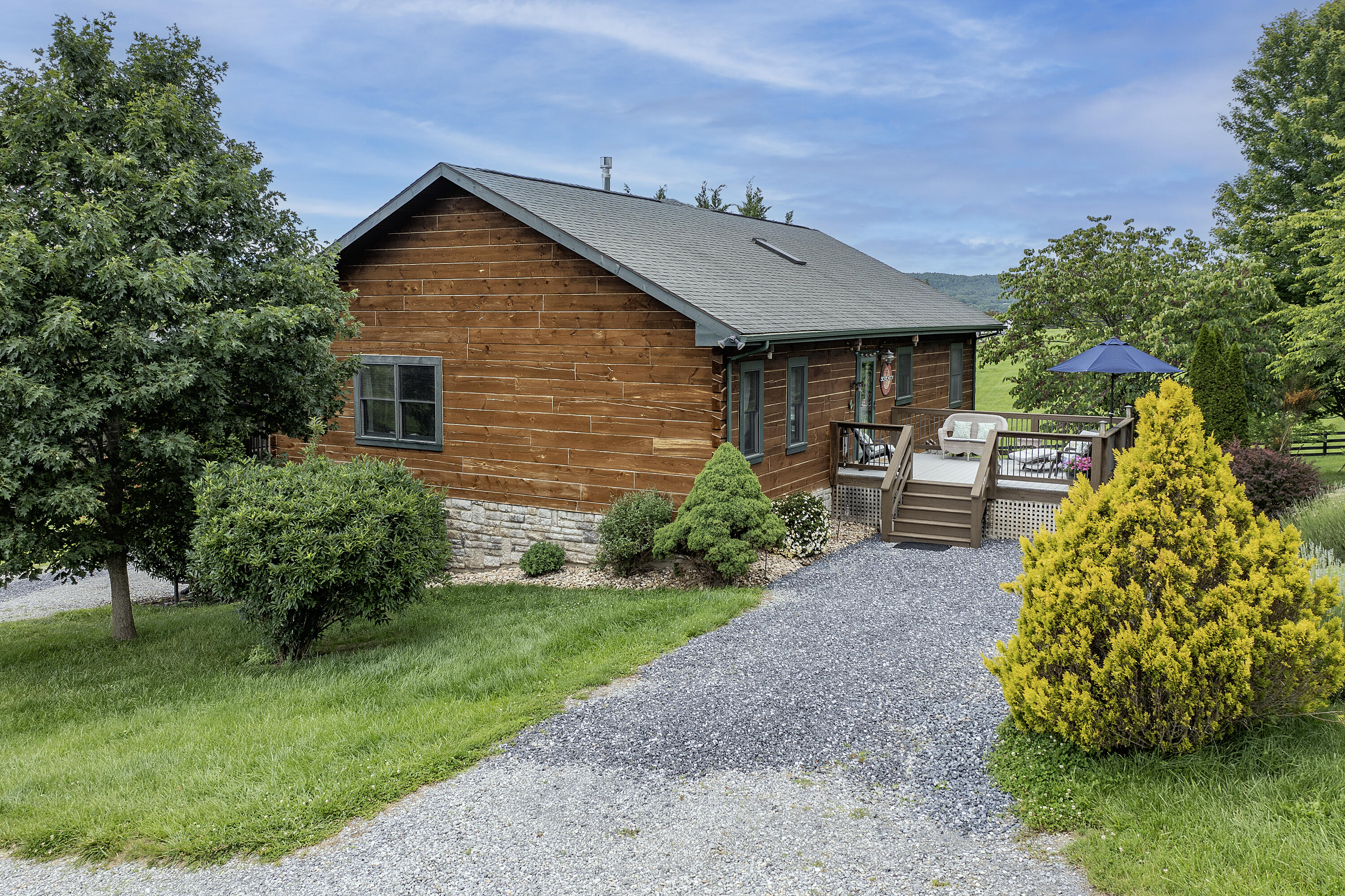 140 Cherry Ridge Ln
