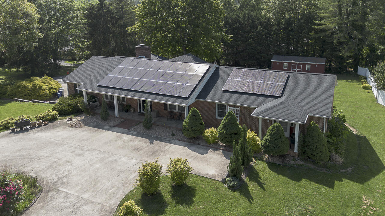 903 Bowyer Ln