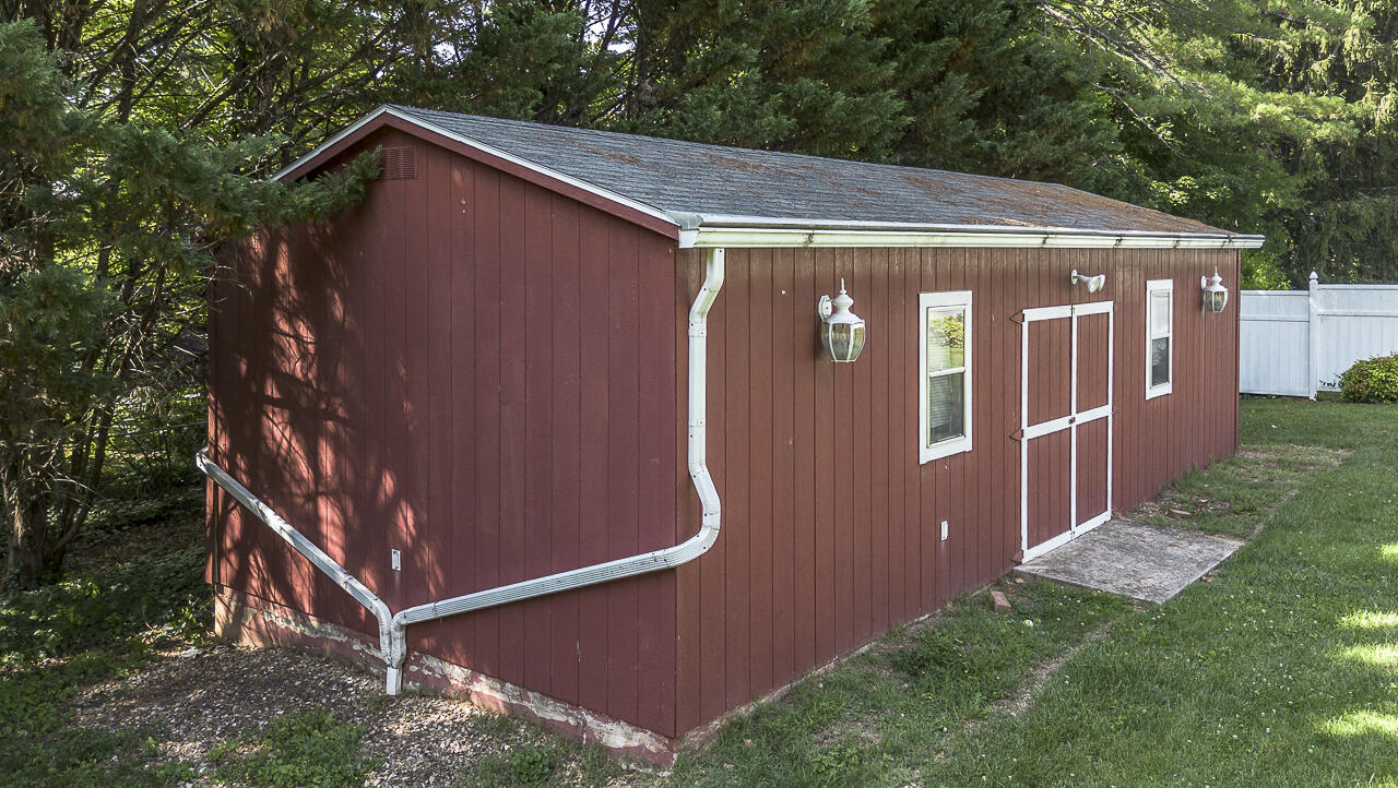 903 Bowyer Ln