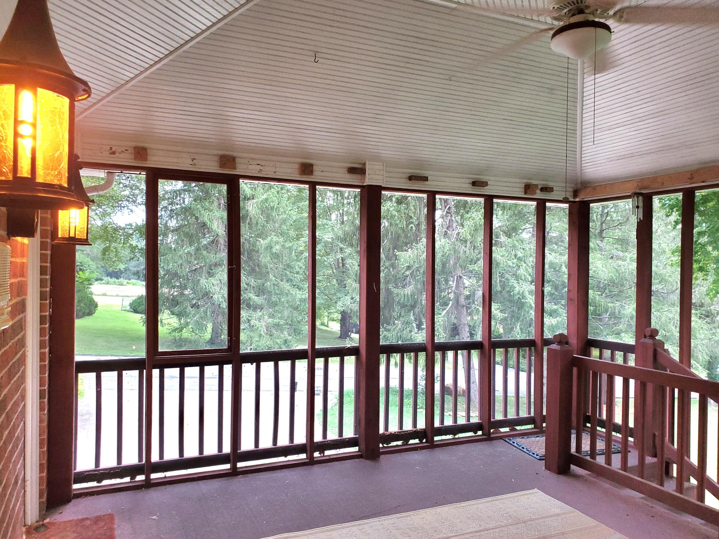 903 Bowyer Ln