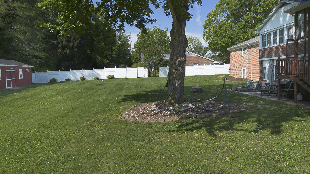 903 Bowyer Ln