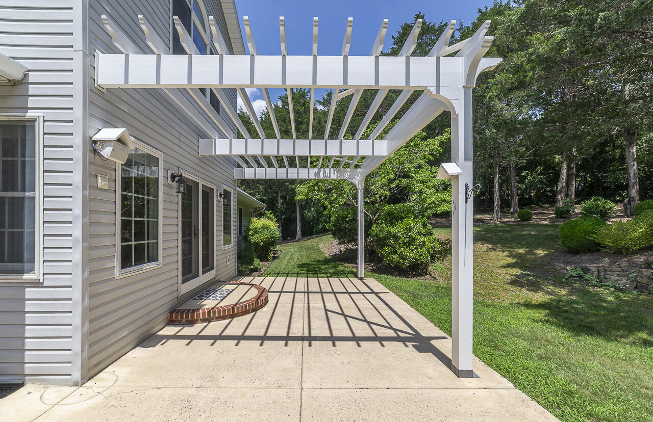 33 Edgewood Dr
