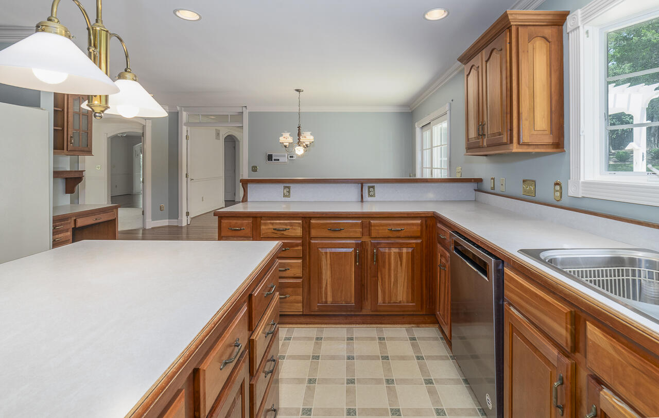 33 Edgewood Dr