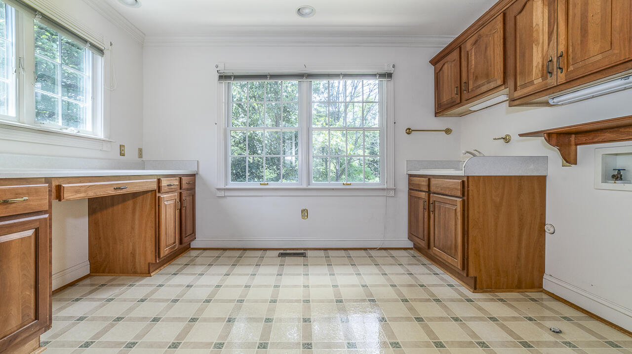 33 Edgewood Dr