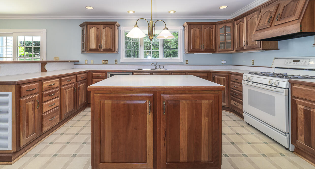 33 Edgewood Dr