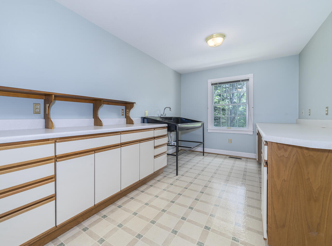 33 Edgewood Dr