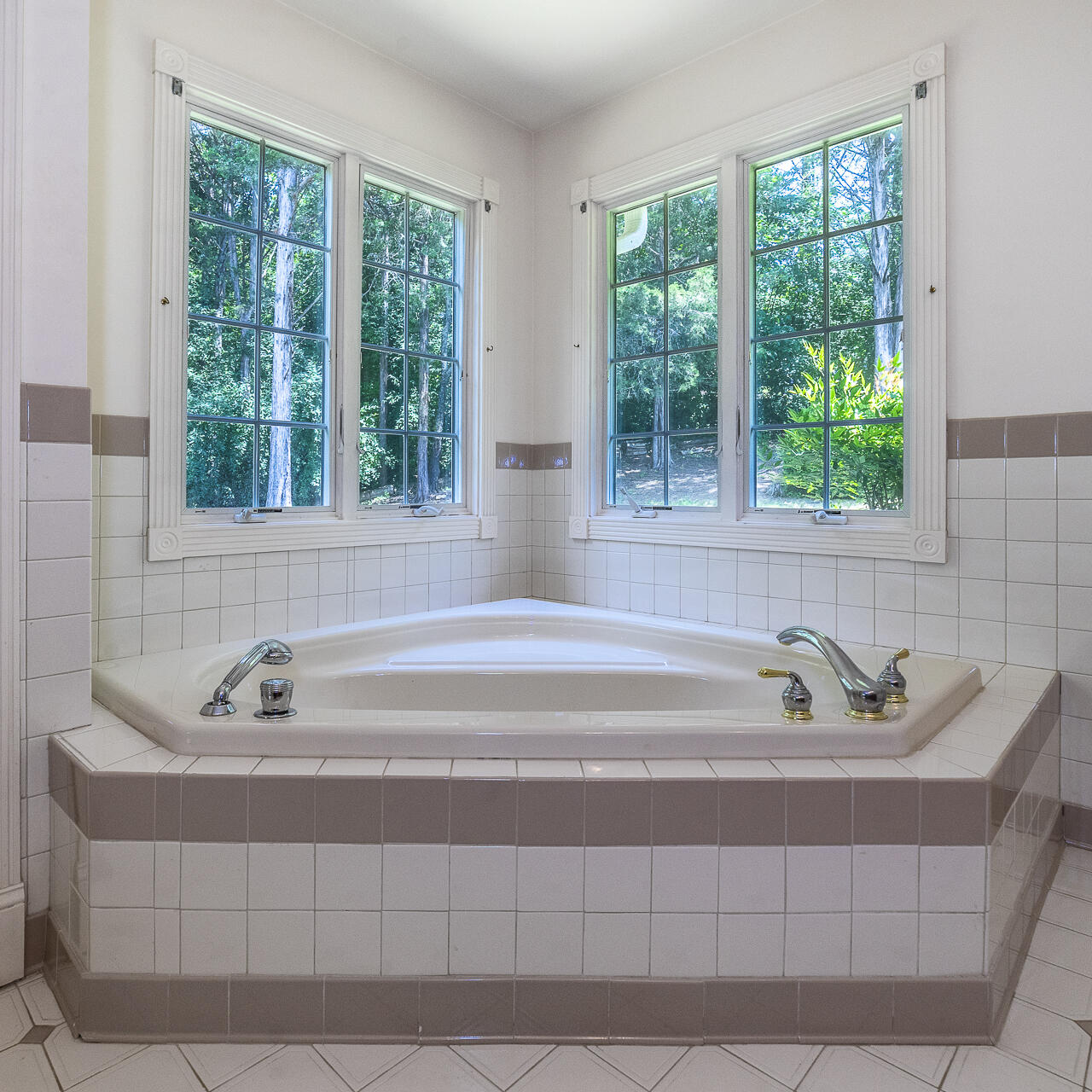 33 Edgewood Dr