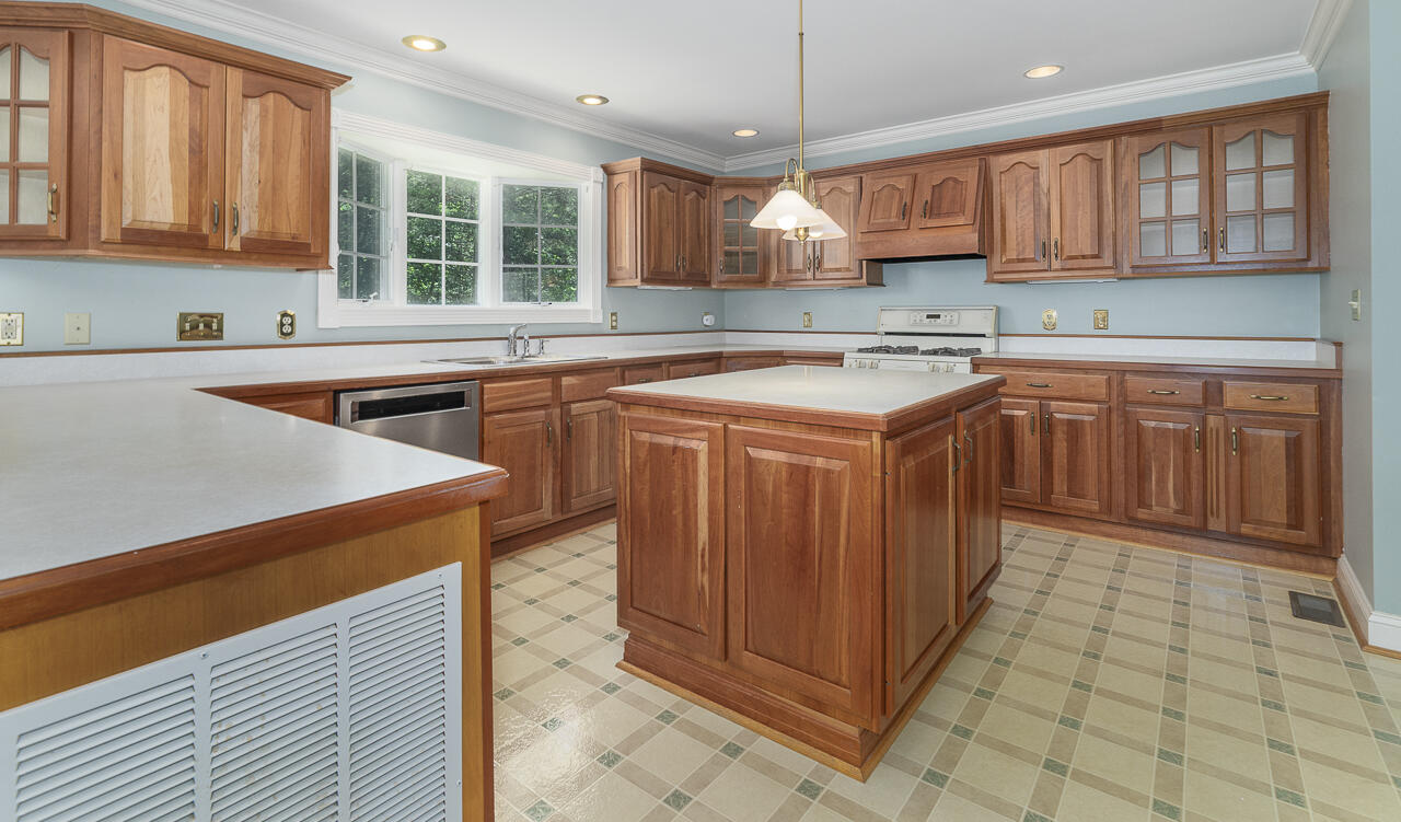 33 Edgewood Dr