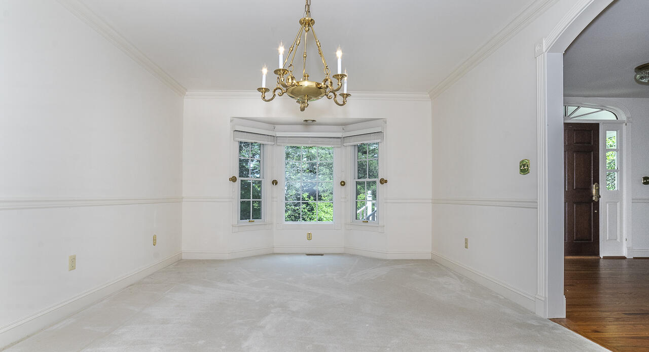 33 Edgewood Dr