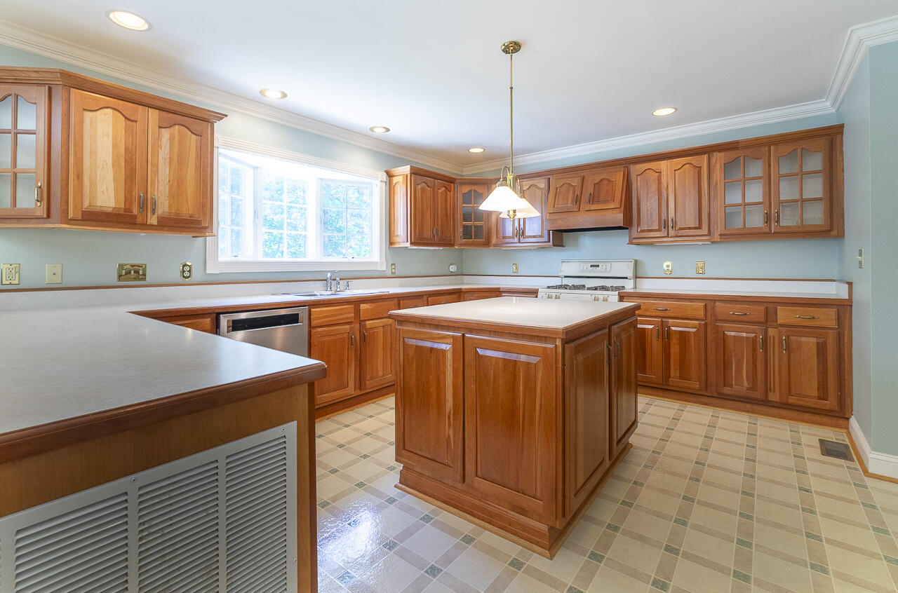 33 Edgewood Dr