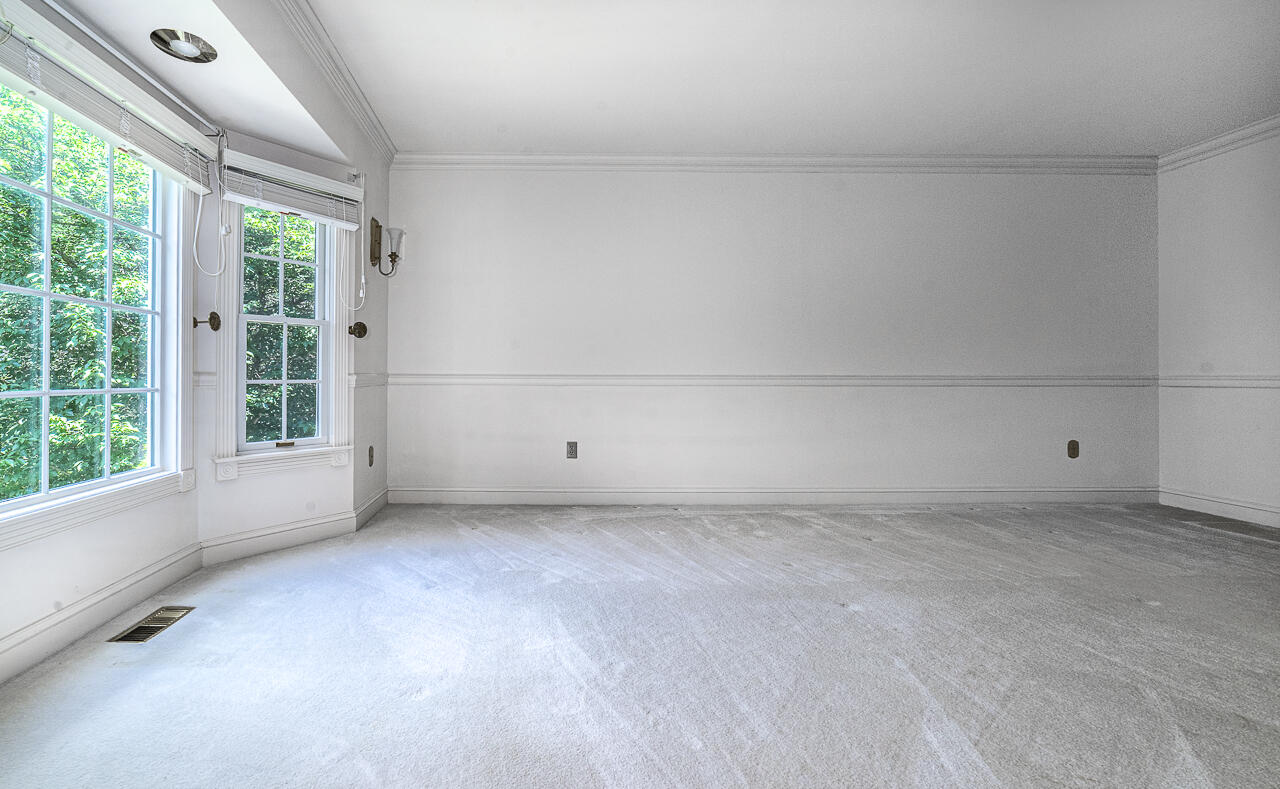 33 Edgewood Dr