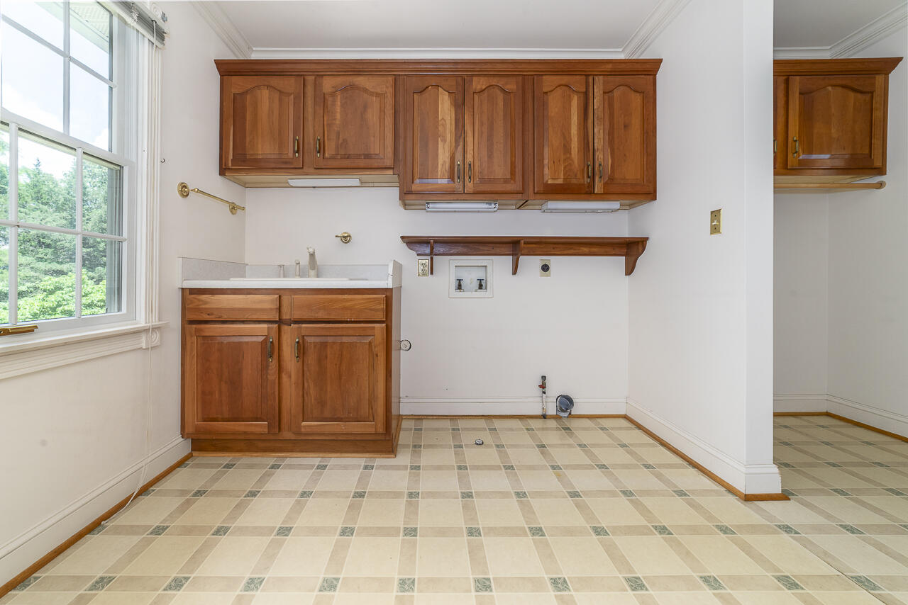 33 Edgewood Dr