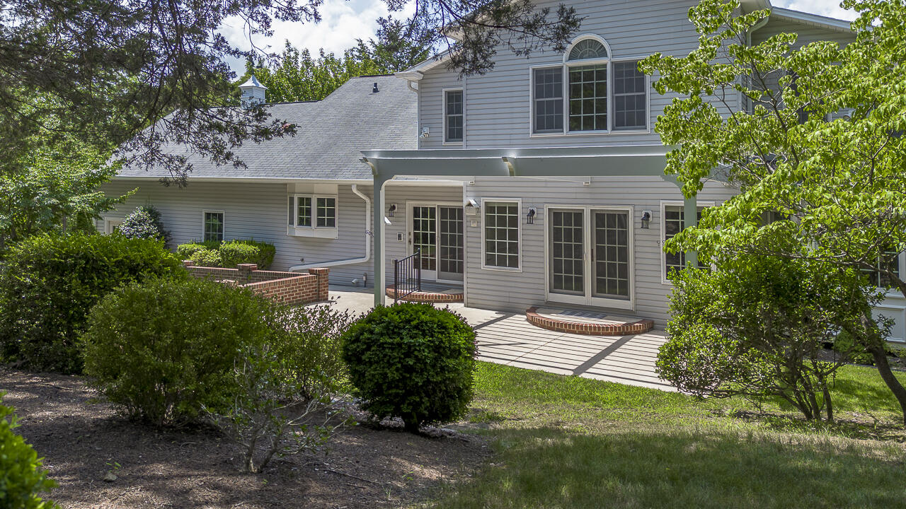 33 Edgewood Dr