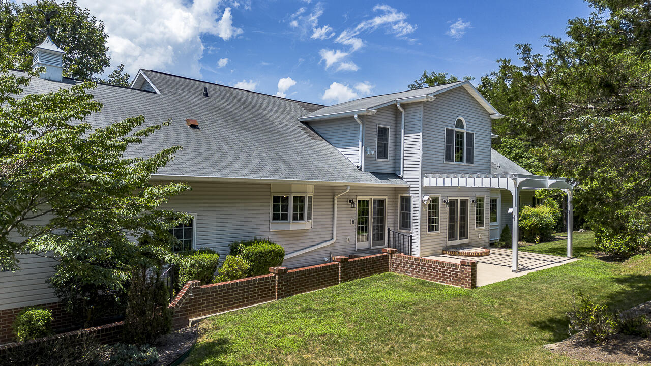 33 Edgewood Dr