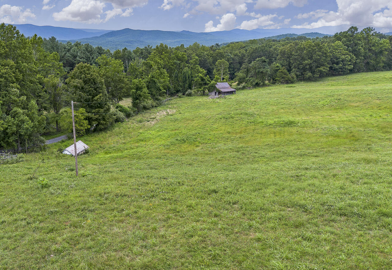 534 Knob Rd