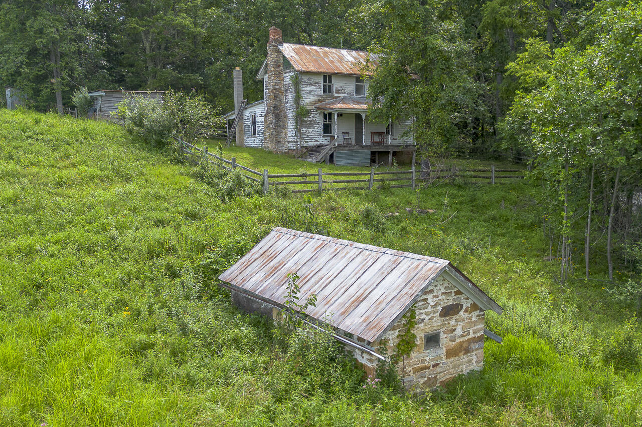 534 Knob Rd