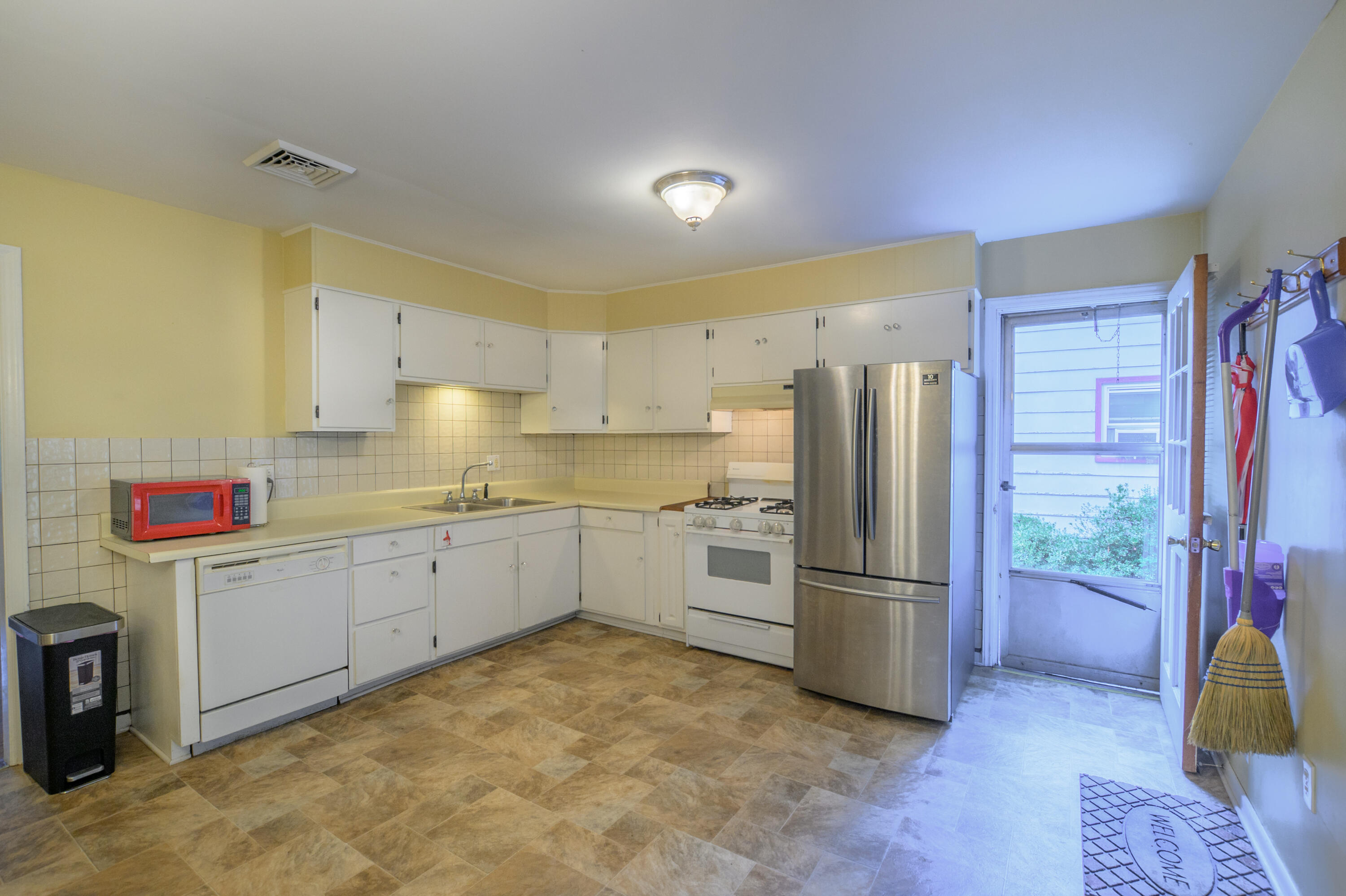172 W 37th St