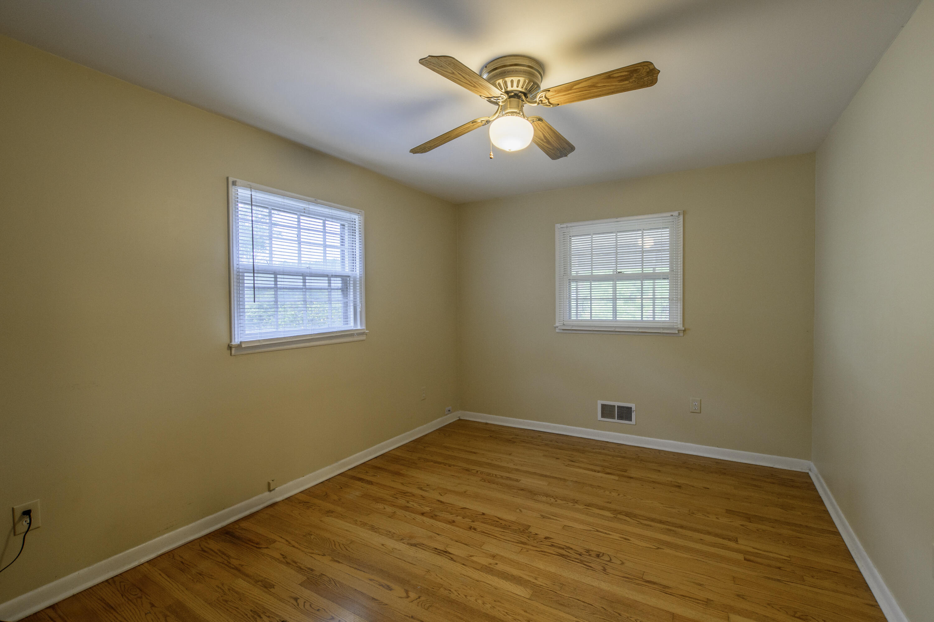 172 W 37th St