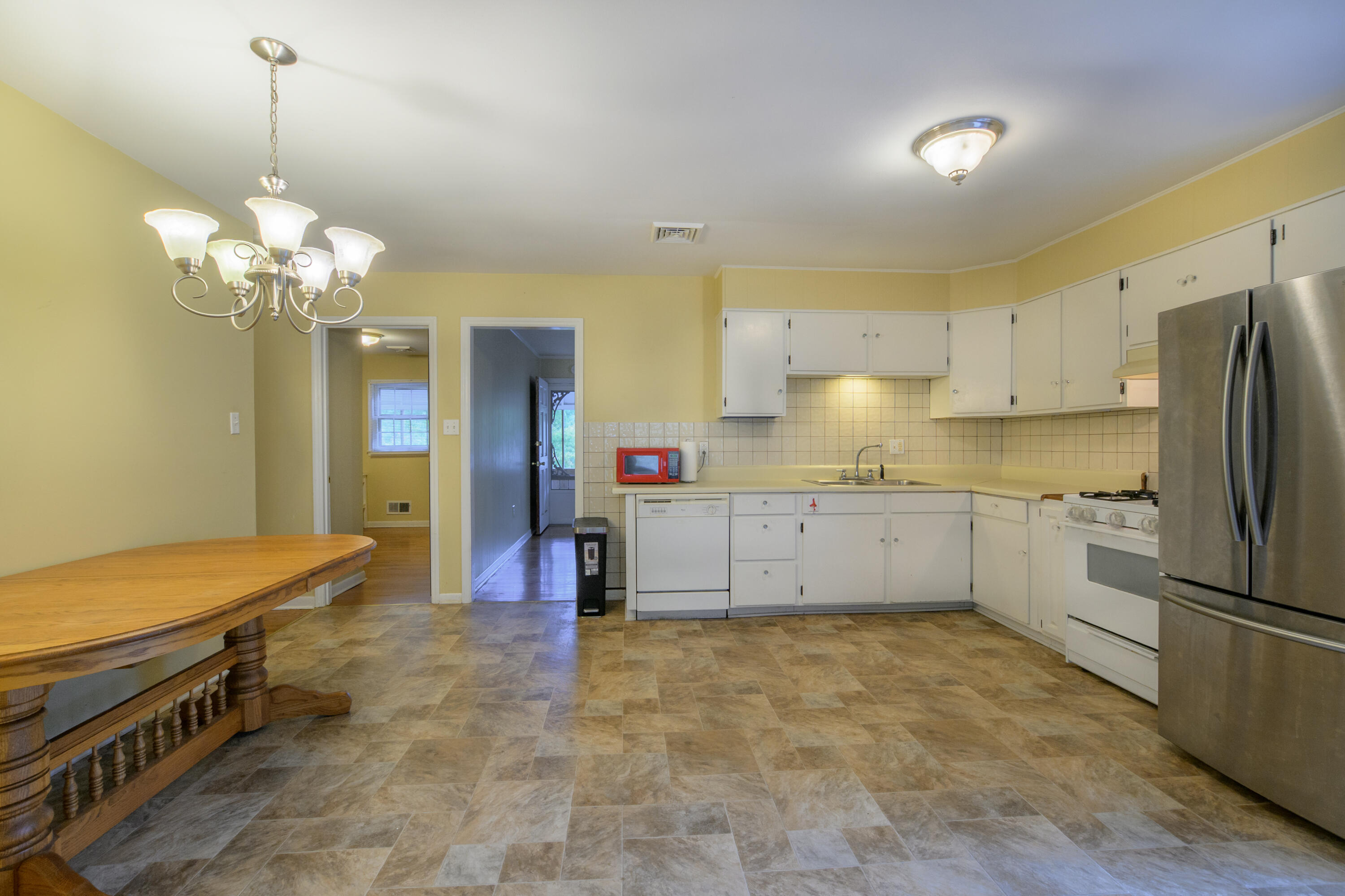 172 W 37th St