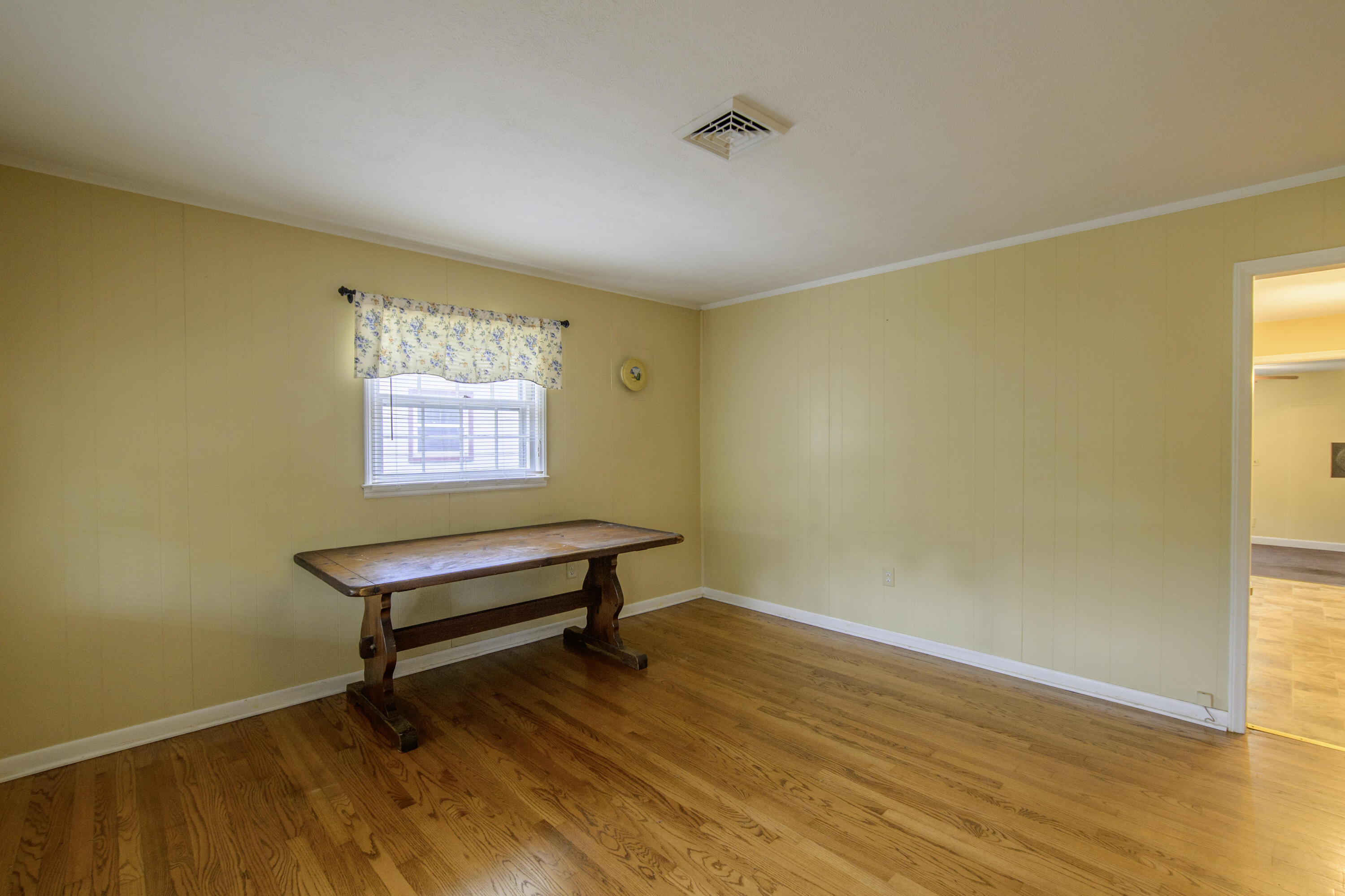 172 W 37th St